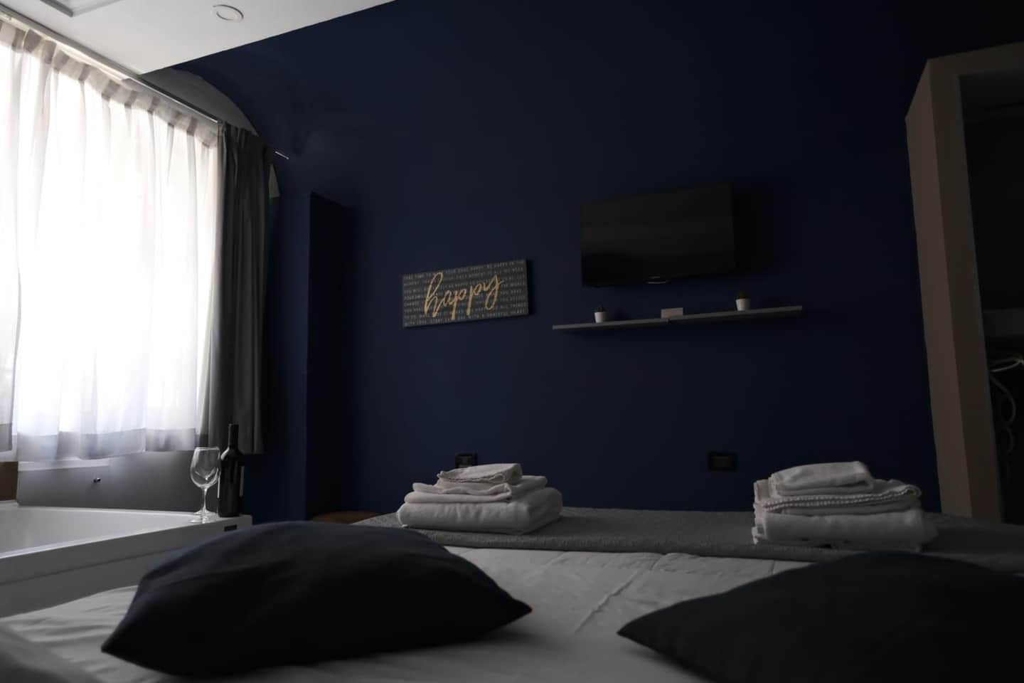 Royalty Rooms & Spa