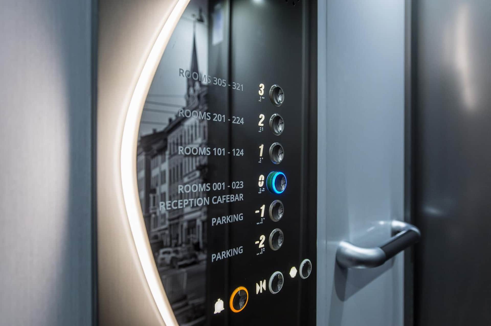 Hotel one66