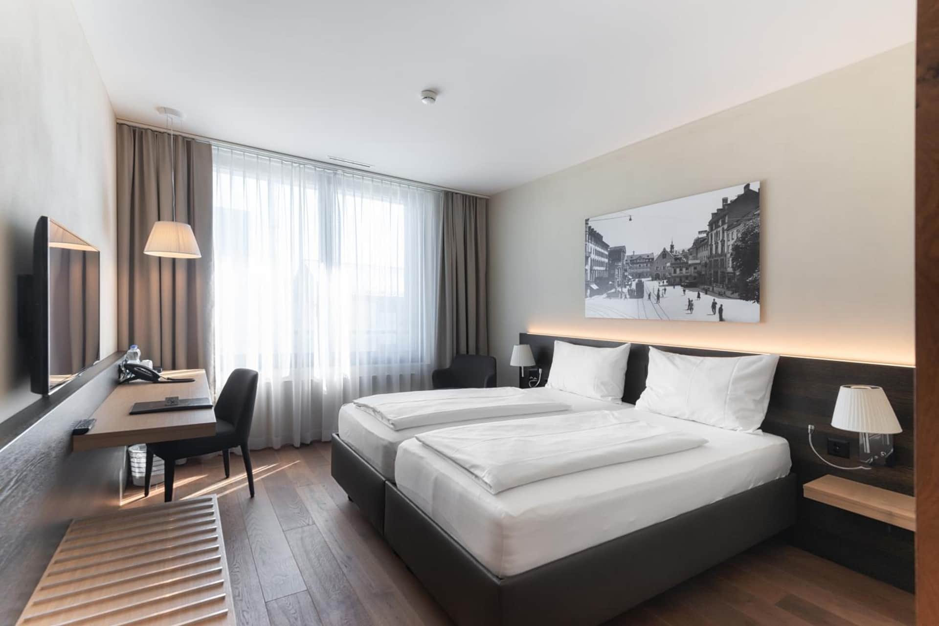 Hotel one66