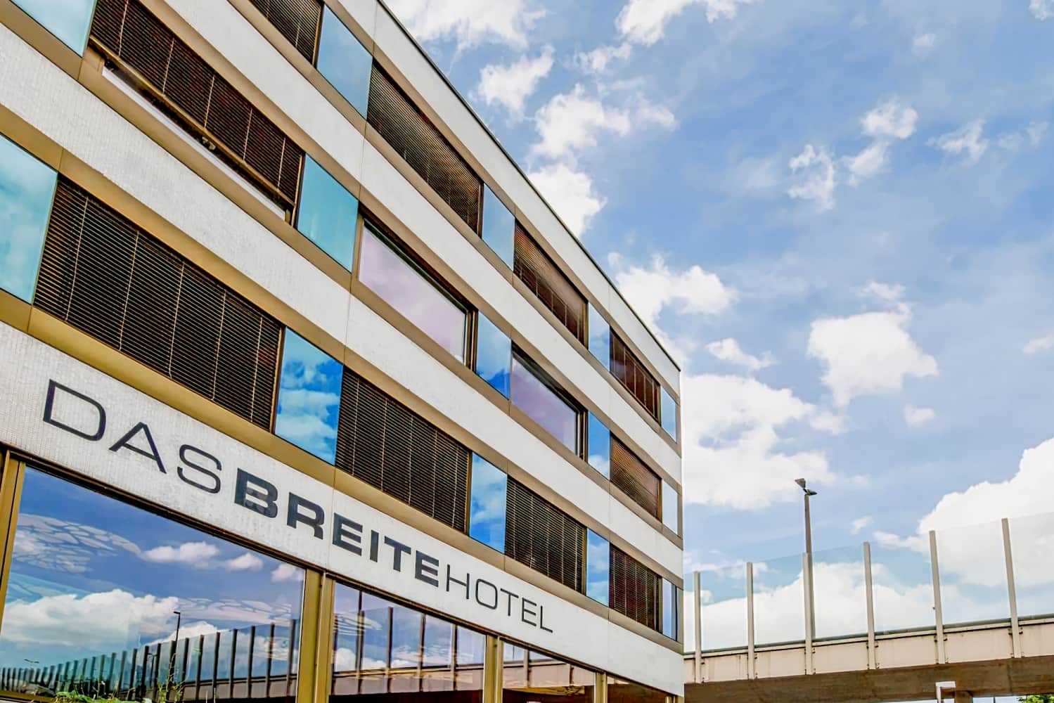 Dasbreitehotel am Rhein