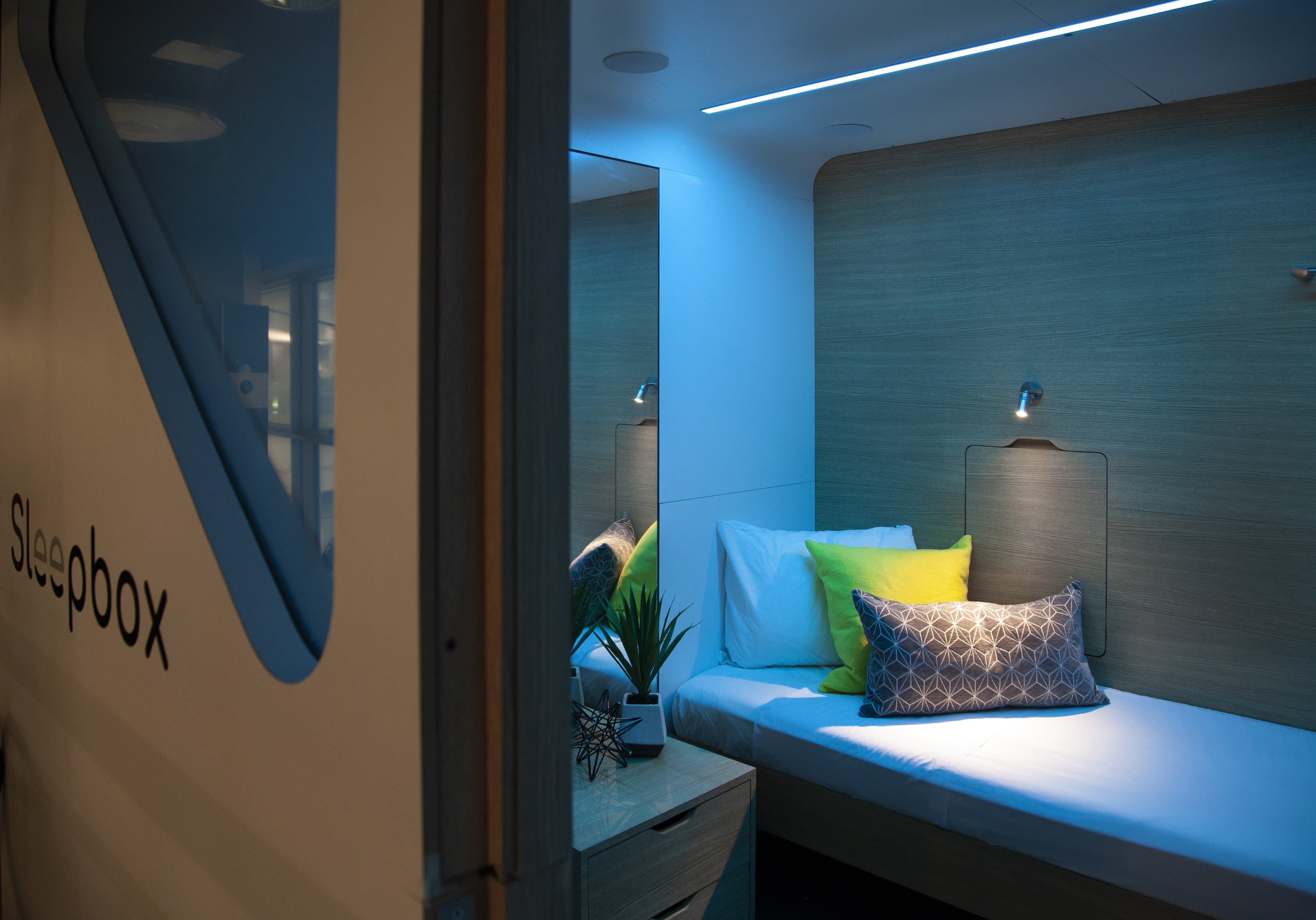 Sleepbox Lounge IAD