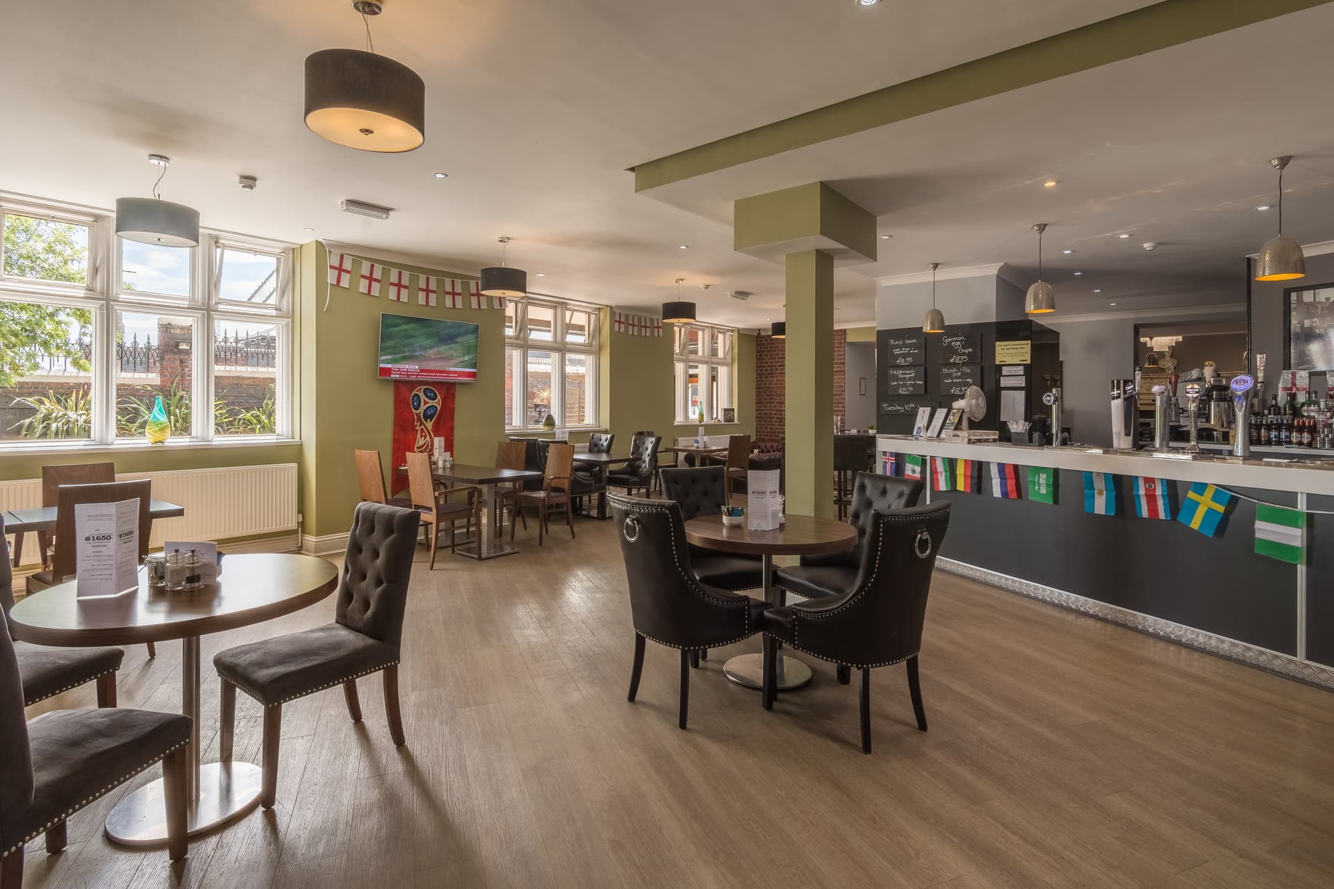 The Crewe Arms Hotel (old)