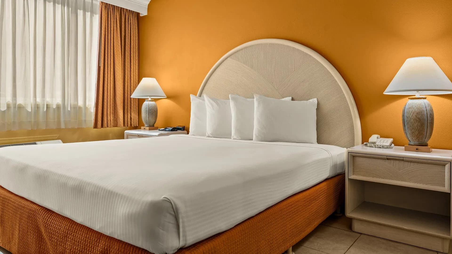 Airport Honolulu Hotel, Trademark Collection by Wyndham