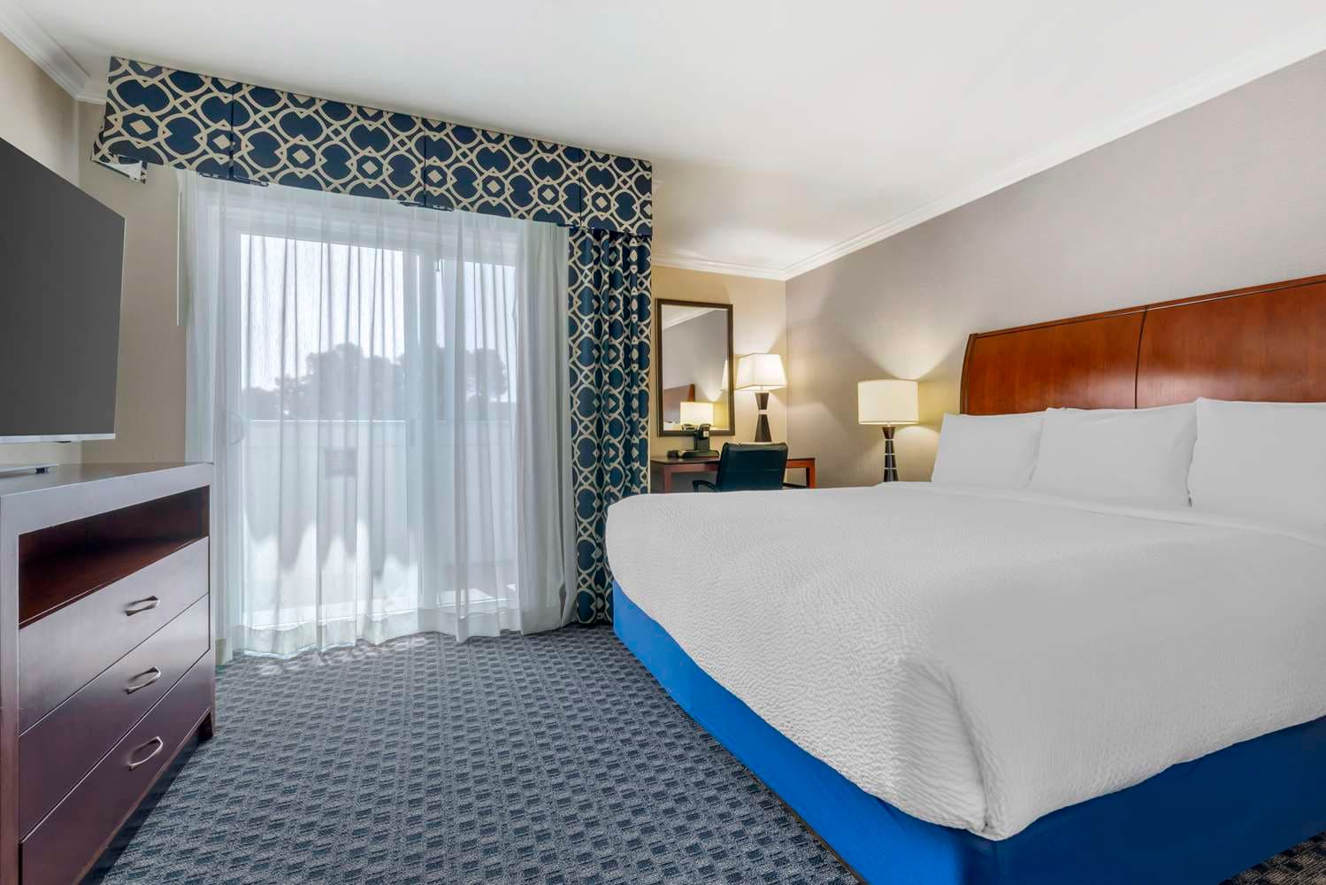 Best Western Plus Marina Shores Hotel