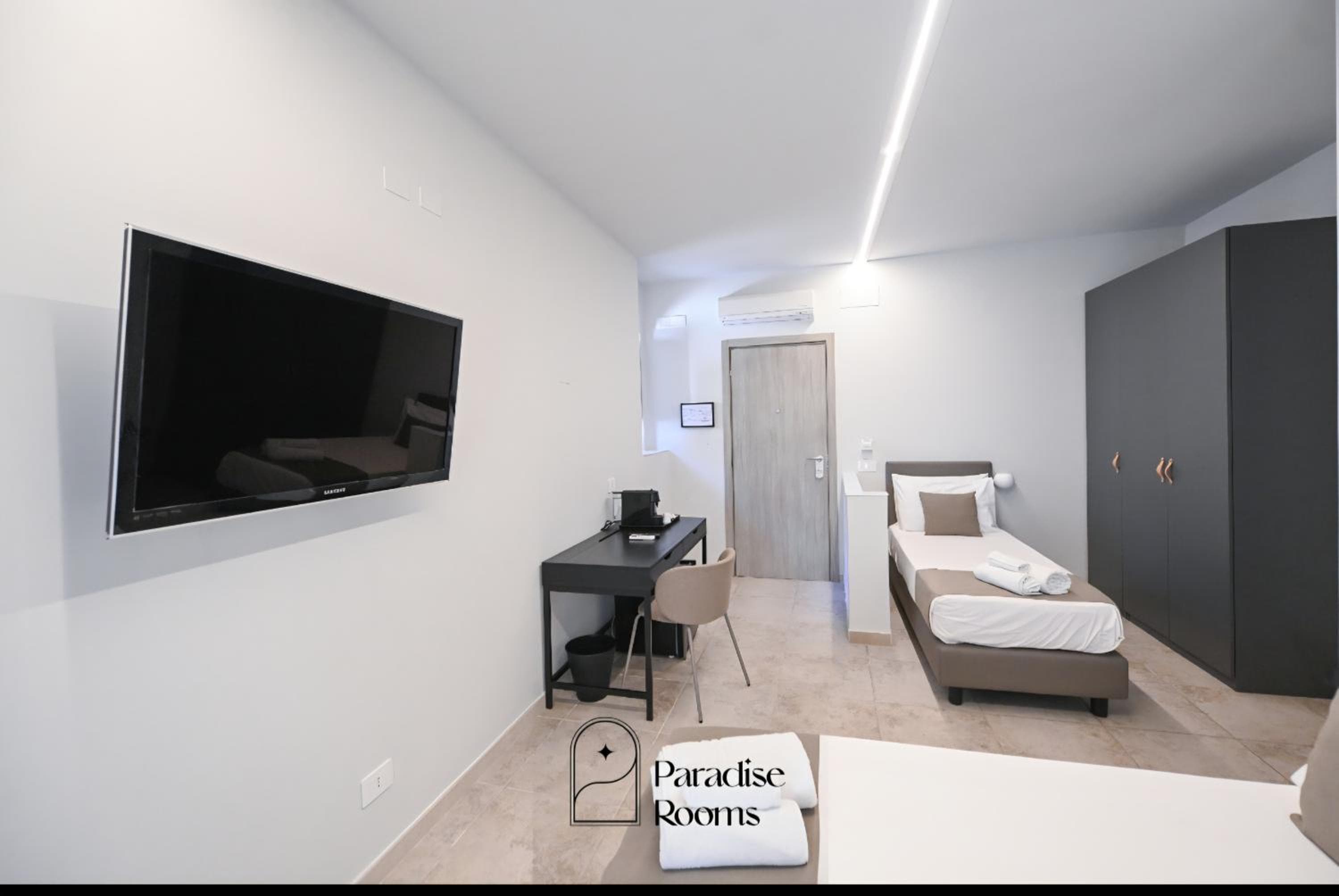 Hotel Paradise Rooms