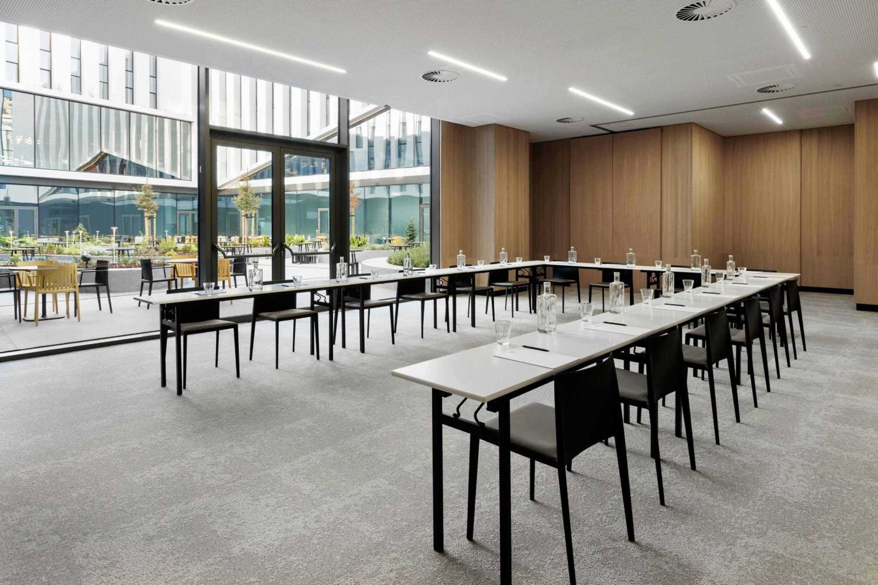 Moxy Alfragide Lisboa