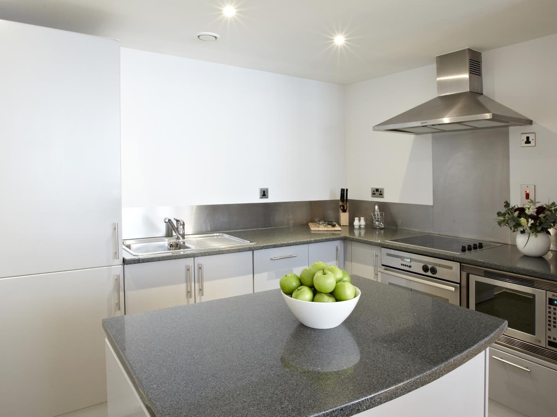 196 Bishopsgate Apartments by DMONTRIO