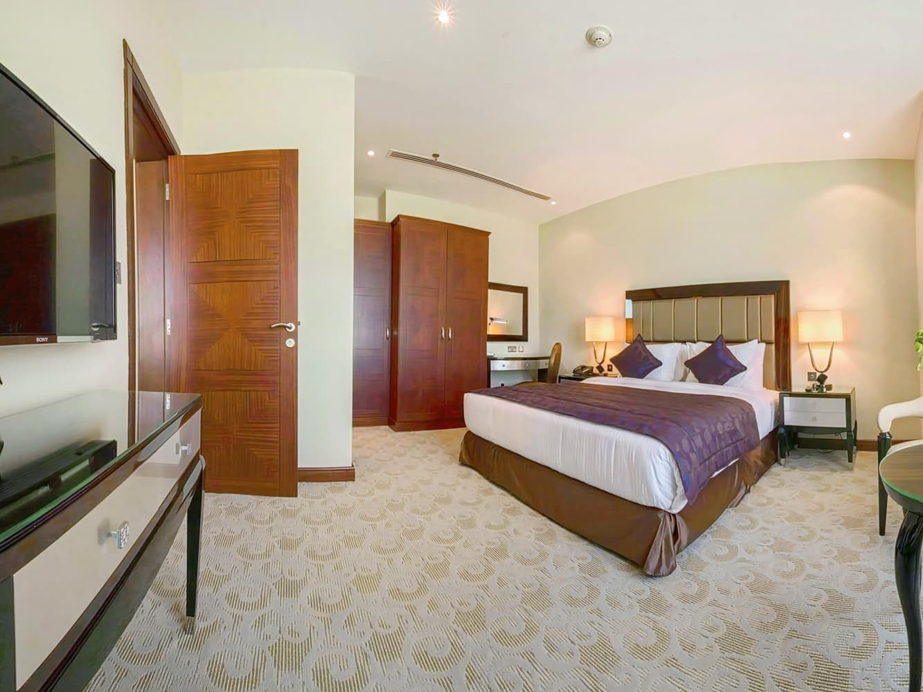 Strato Hotel By Warwick