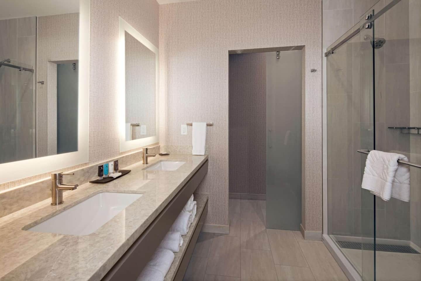 H Hotel Los Angeles, Curio Collection by Hilton