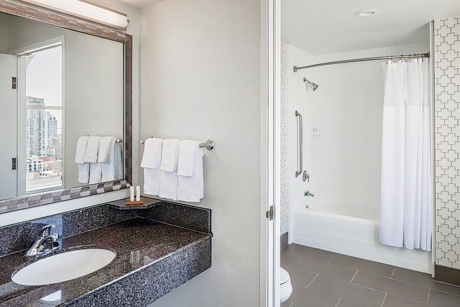 Courtyard by Marriott San Diego Downtown