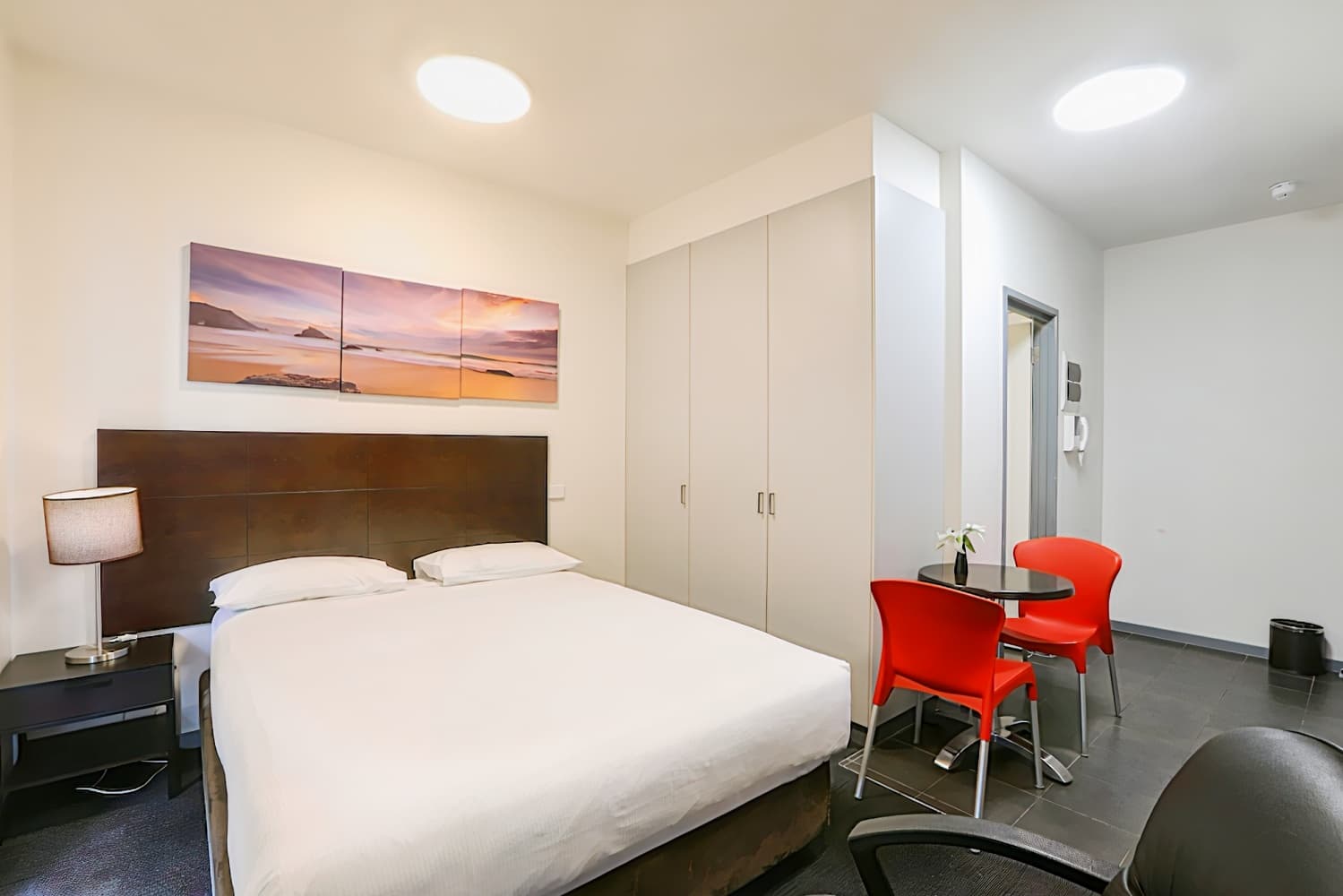 Alston Apartments Hotel