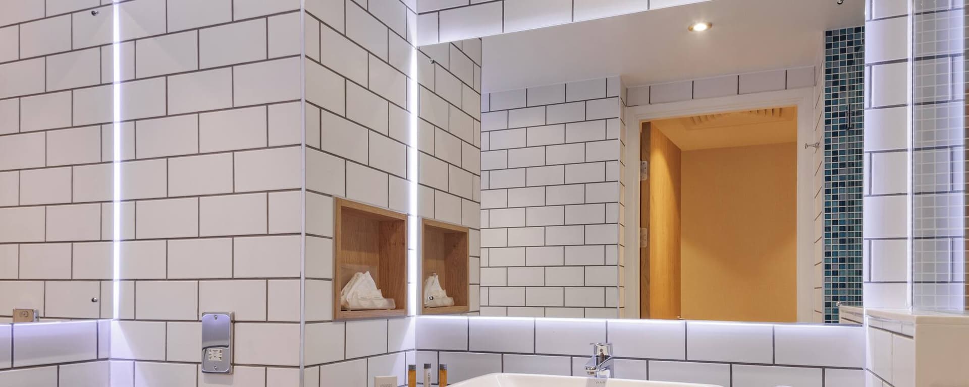Holiday Inn London Heathrow - Bath Road by IHG