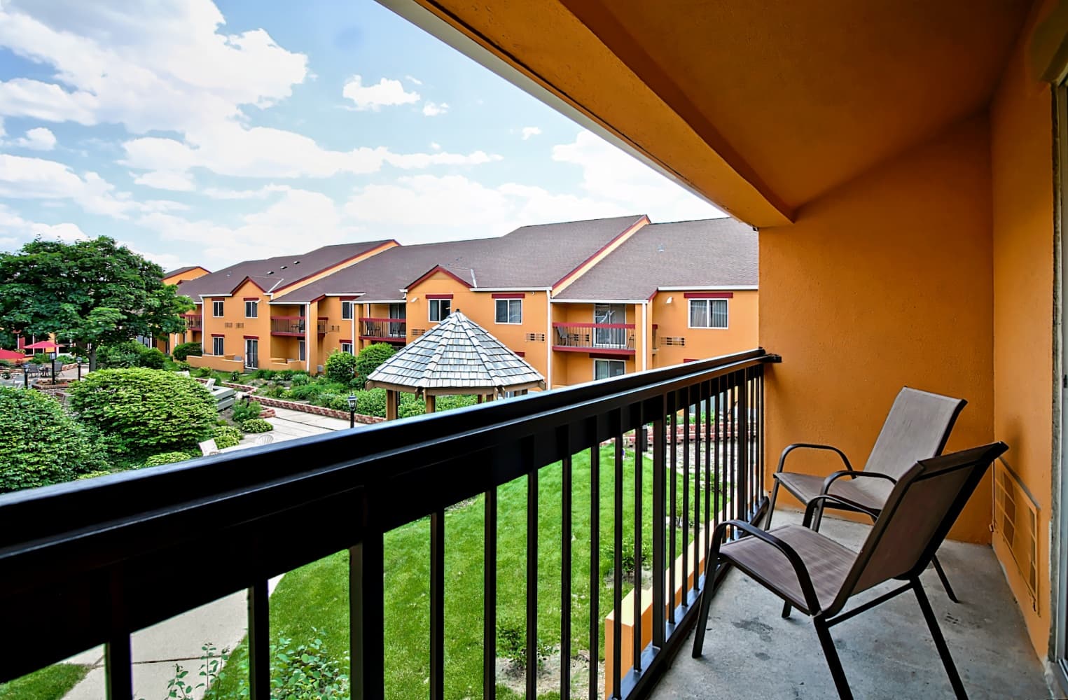 Chicago Club Inn & Suite