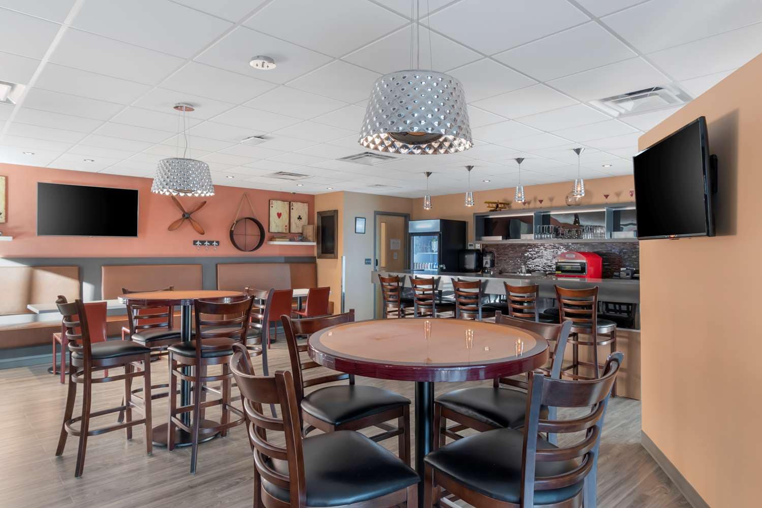 Best Western Plus Airport Inn & Suites