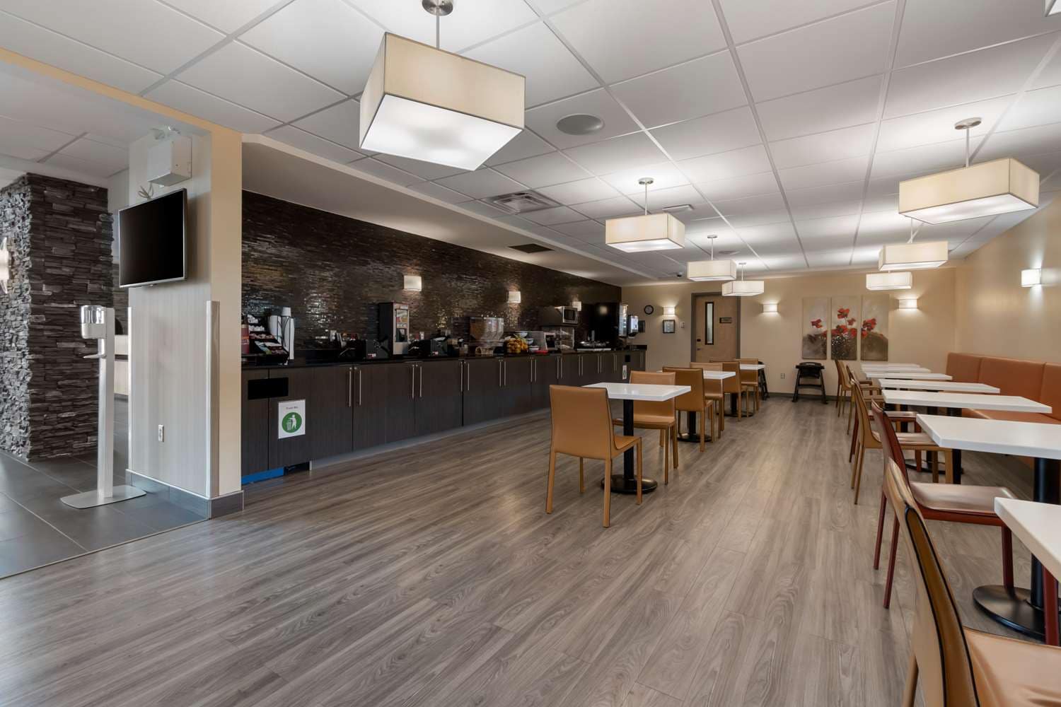 Best Western Plus Airport Inn & Suites