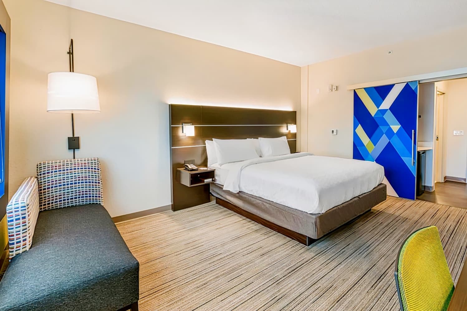 Holiday Inn Express & Suites - Jacksonville - Town Center