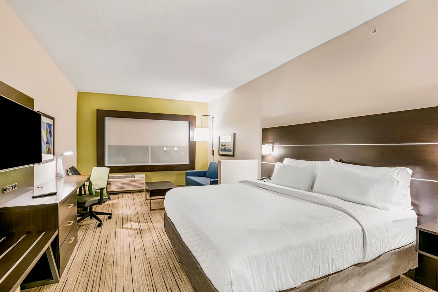 Holiday Inn Express & Suites - Jacksonville - Town Center