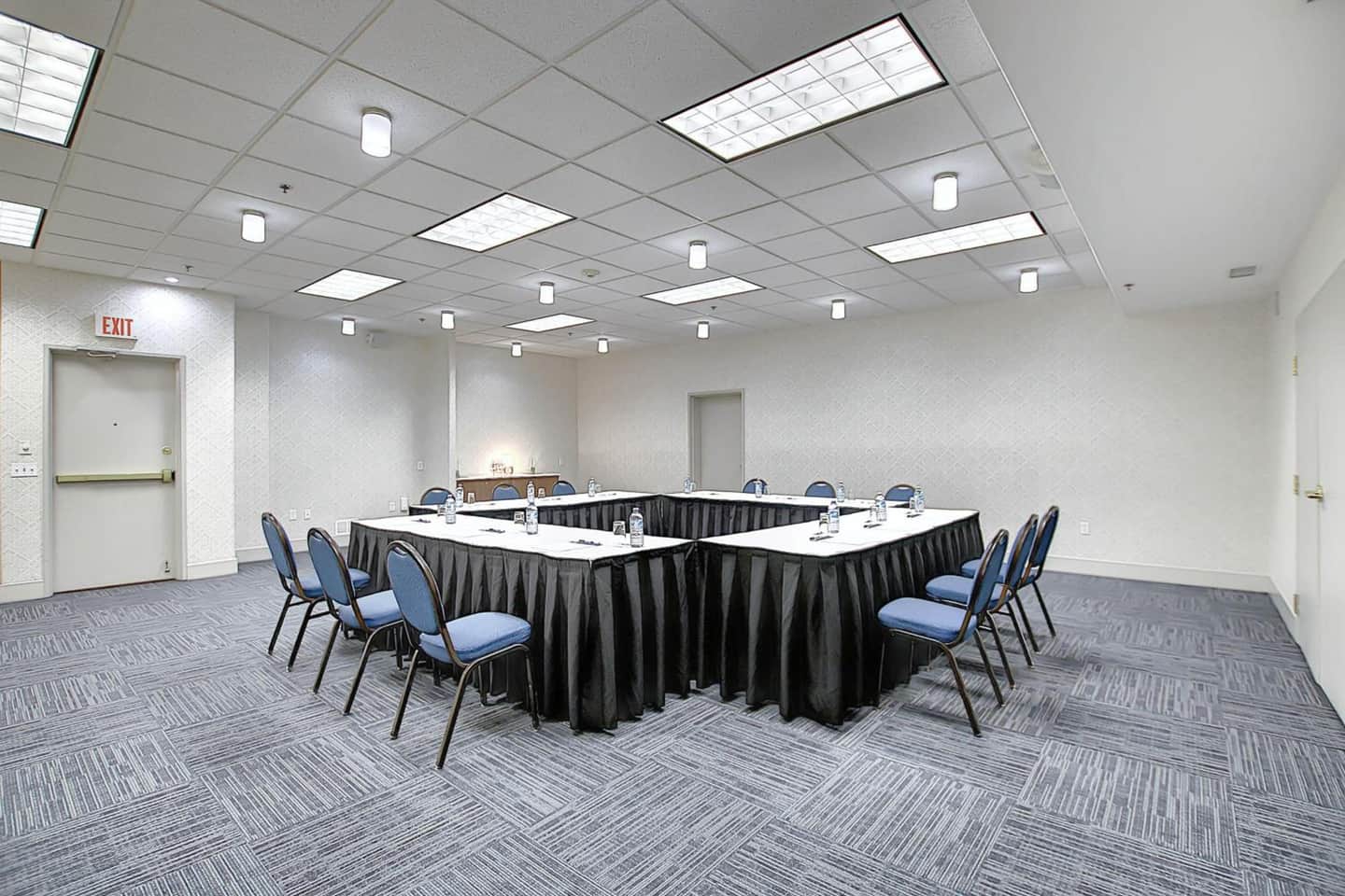 Holiday Inn Express & Suites Airport Calgary