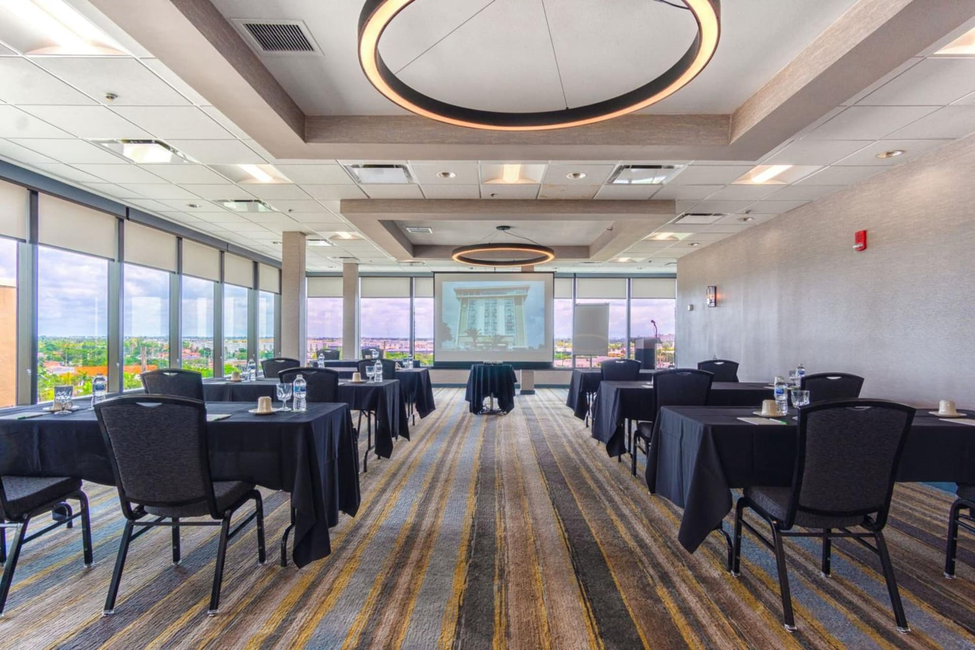 Holiday Inn Miami International Airport, an IHG Hotel