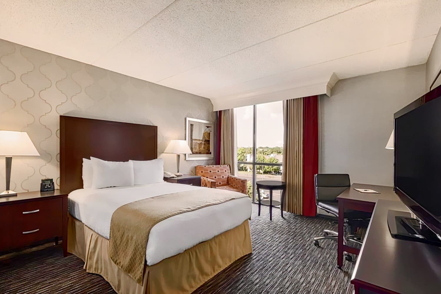 DoubleTree by Hilton Dearborn