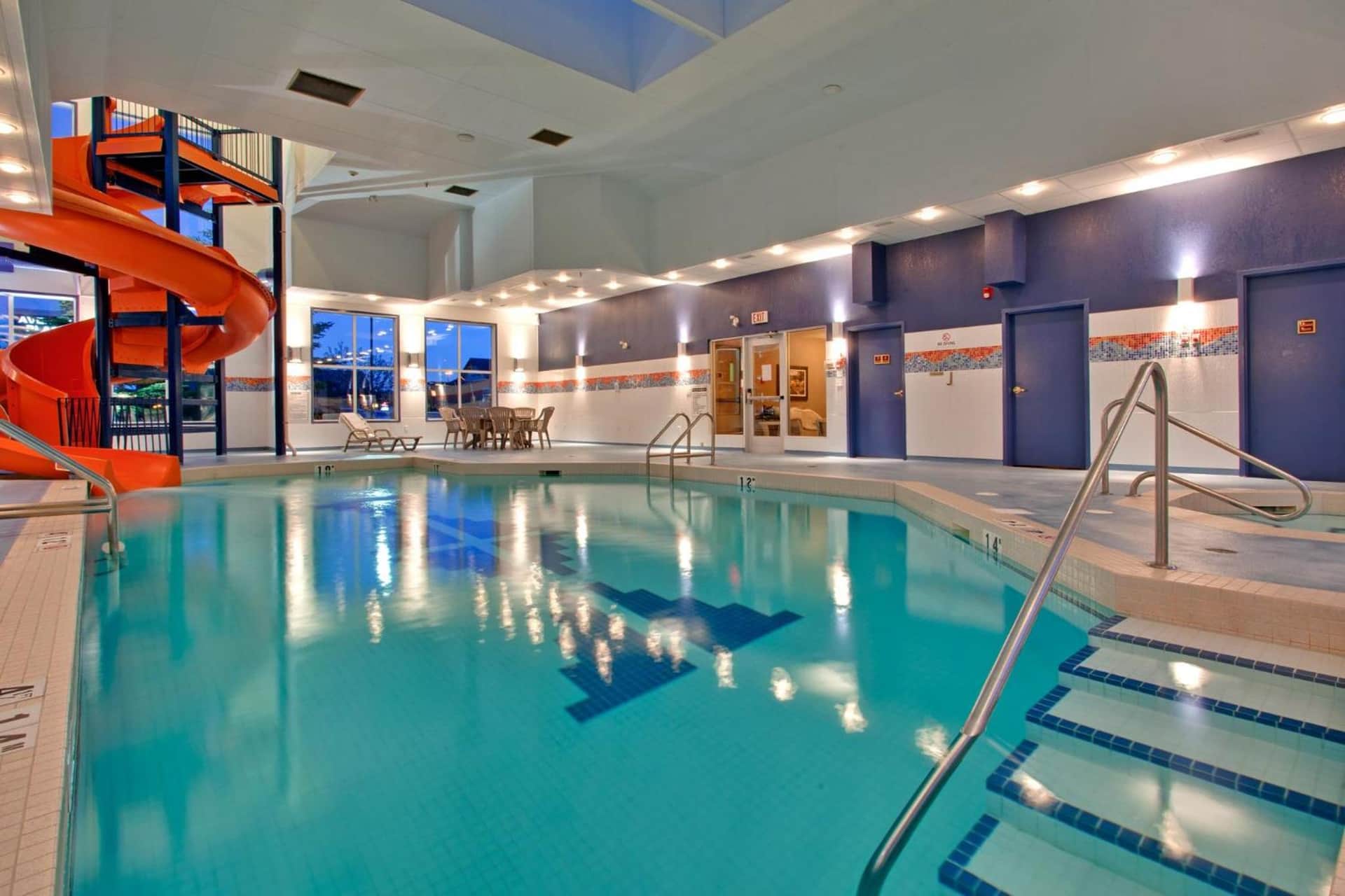 Holiday Inn Express & Suites, Calgary South McLeod Trail