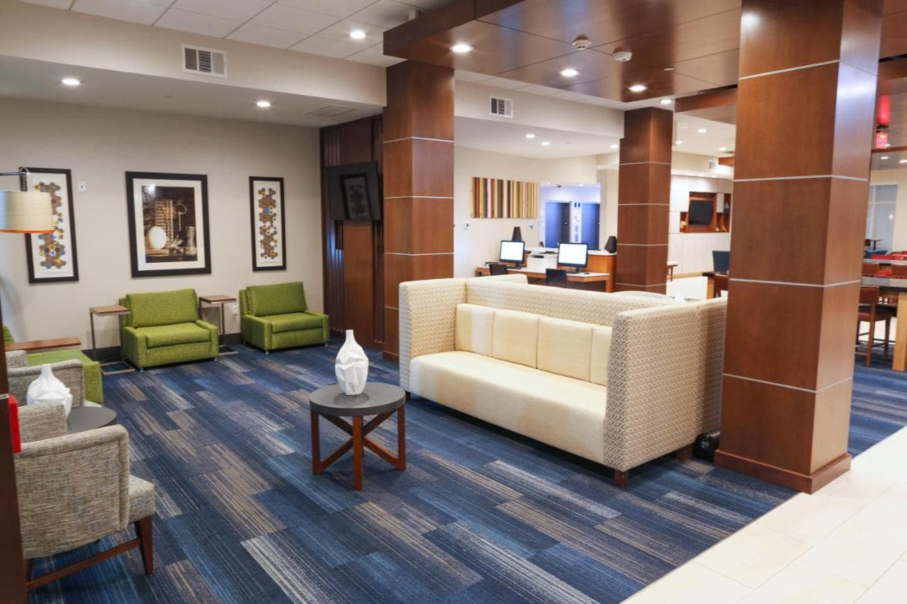 Holiday Inn Express & Suites - Houston IAH - Beltway 8