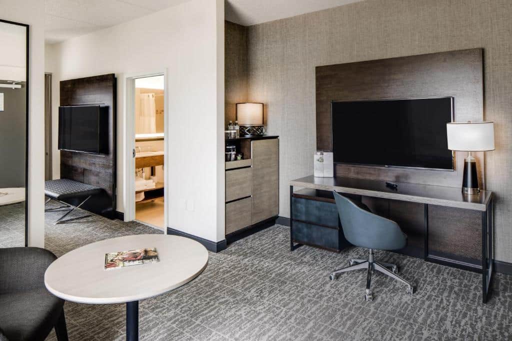 DoubleTree by Hilton Hotel & Suites Jersey City