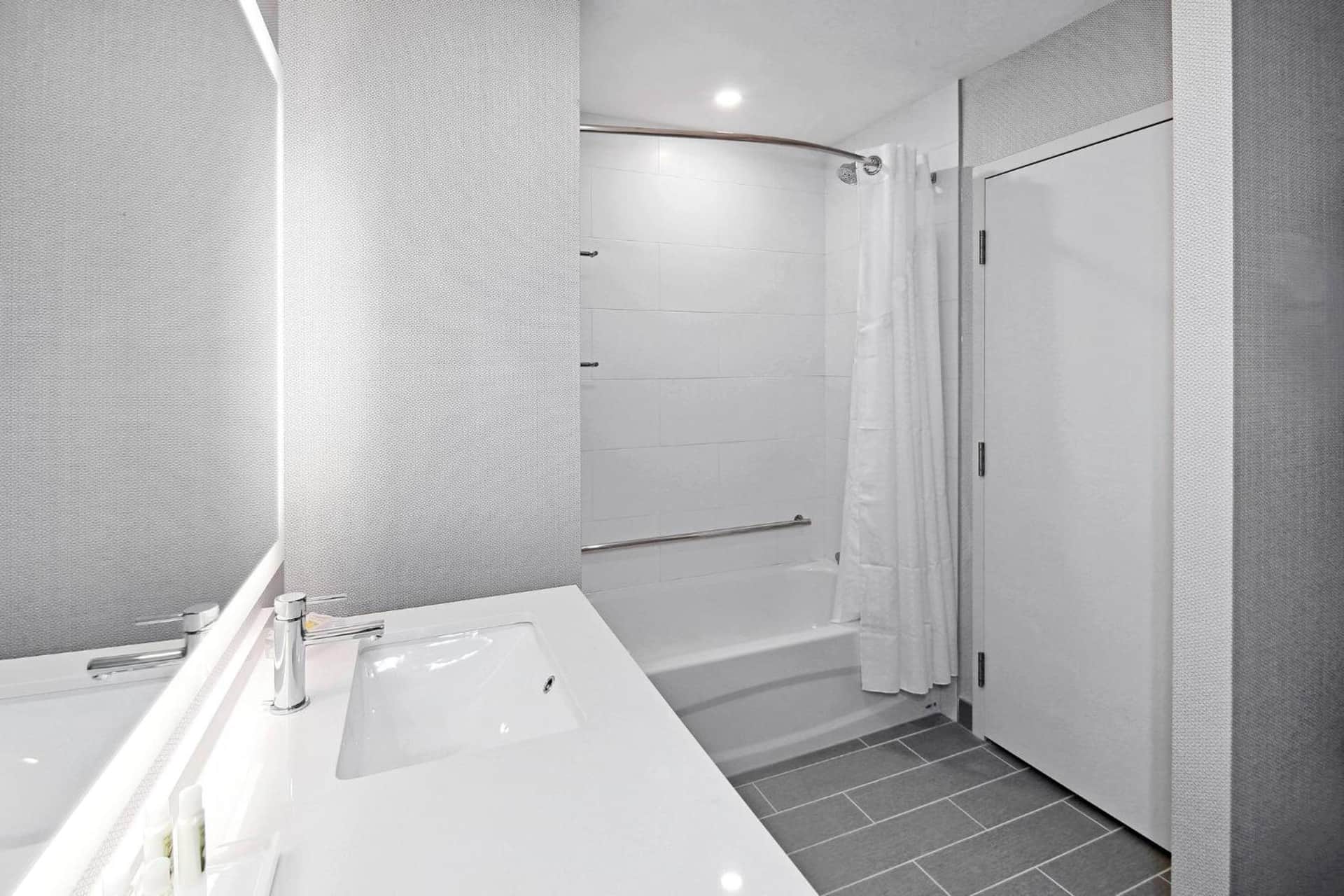 Holiday Inn & Suites Calgary Airport North by IHG