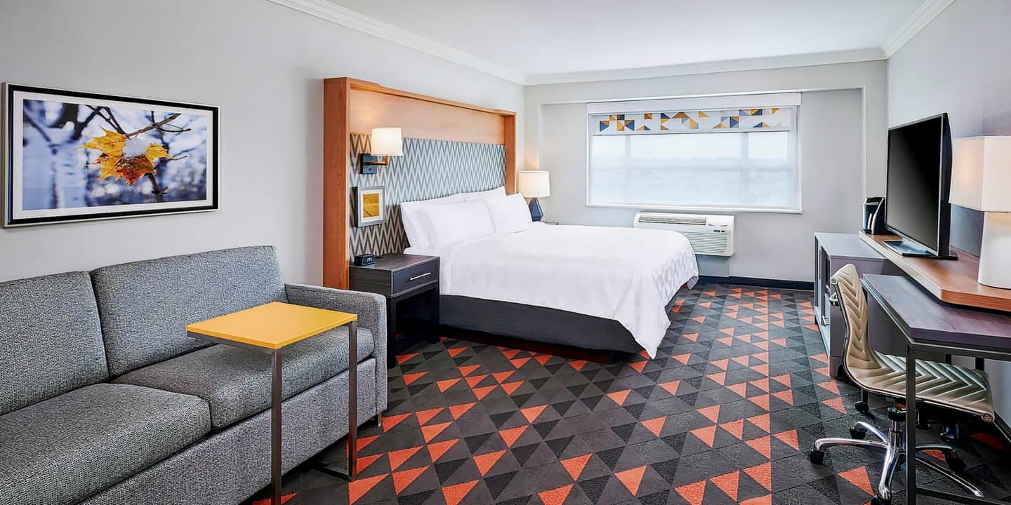 Holiday Inn & Suites Oakville at Bronte, an IHG Hotel
