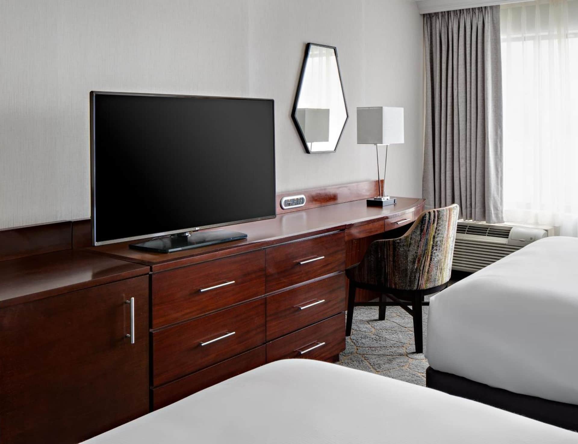 DoubleTree by Hilton Fairfield Hotel & Suites