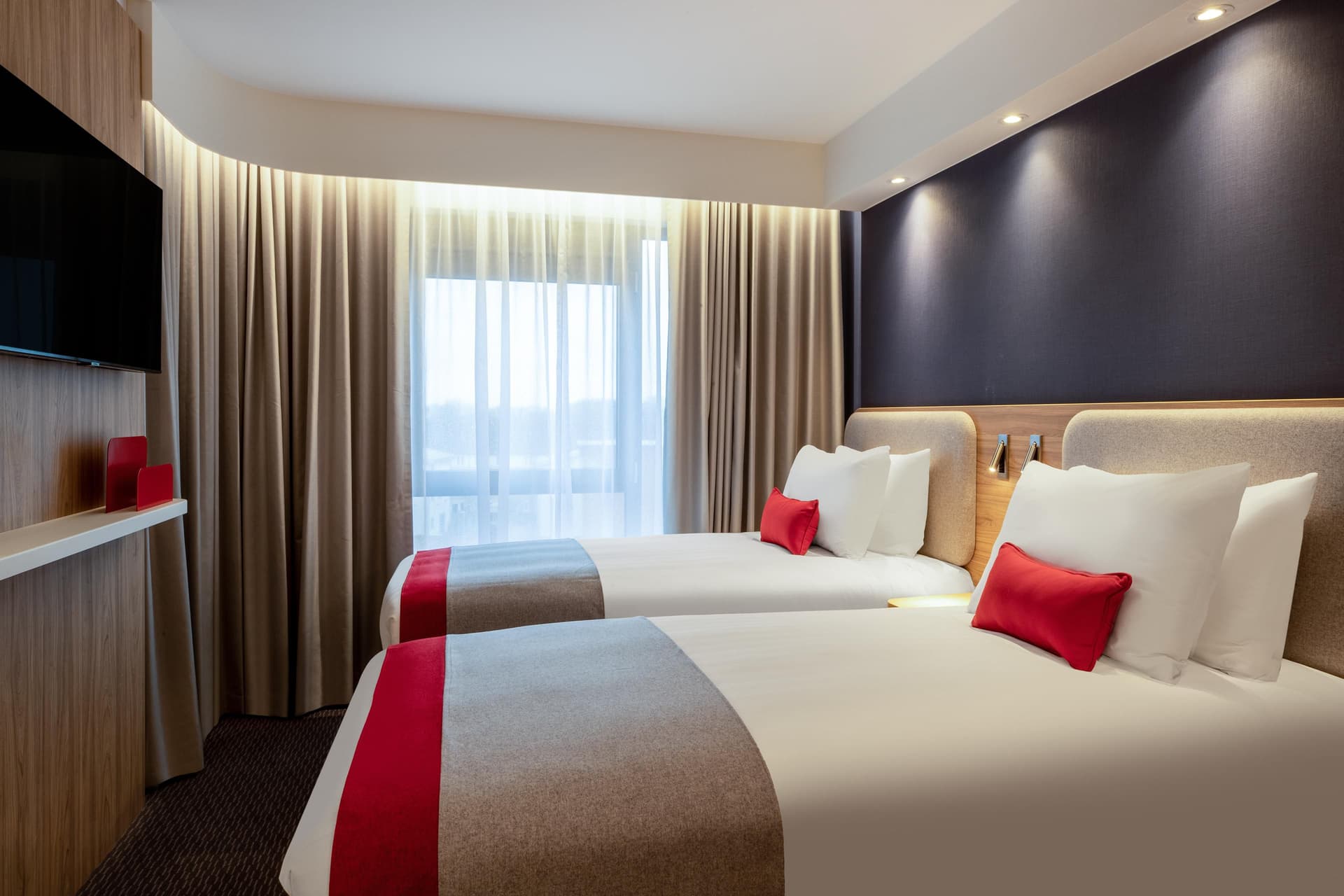 Holiday Inn Express Cambridge West - Cambourne, an IHG Hotel
