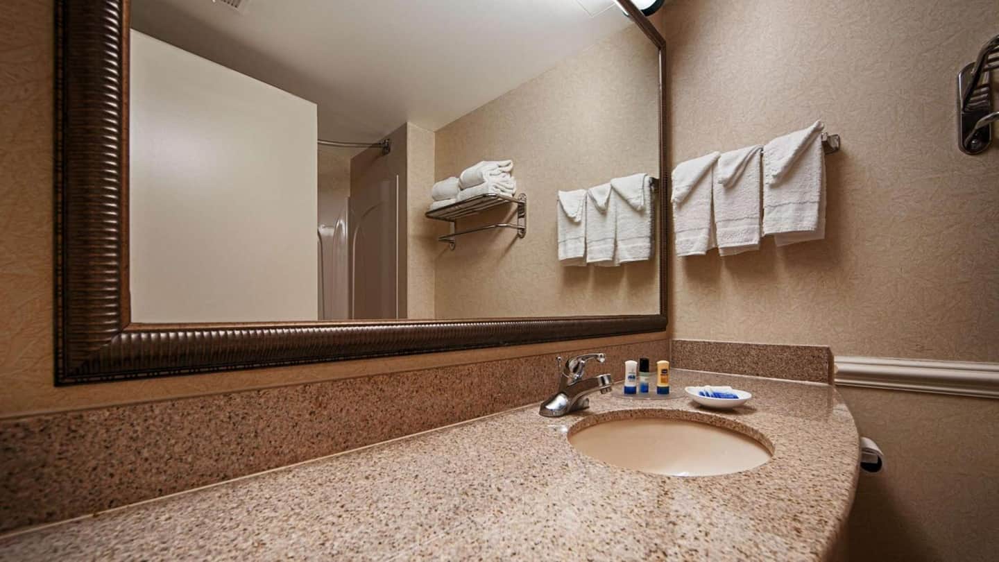 Riverview Inn and Suites Rahway