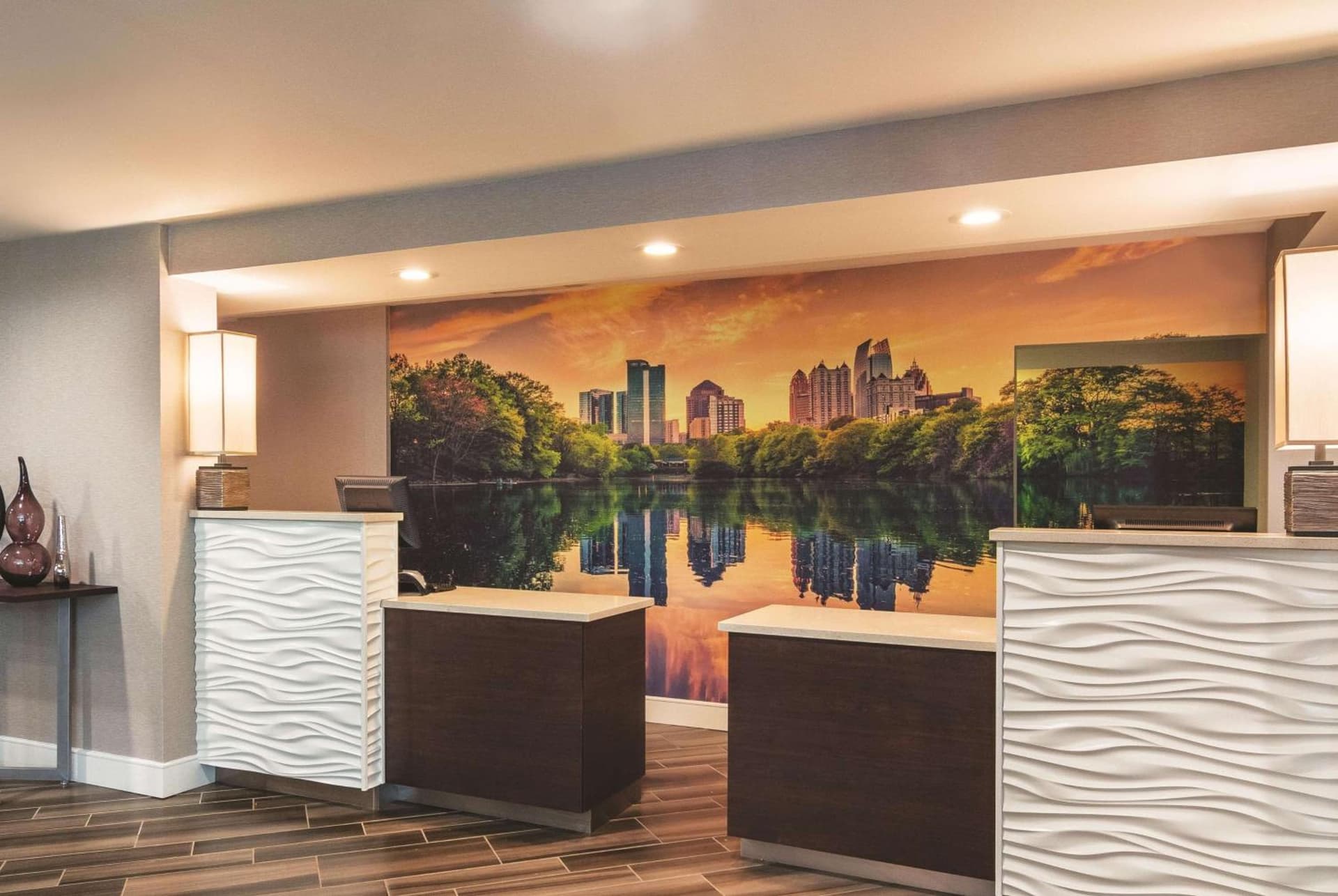 La Quinta Inn and Suites by Wyndham Atlanta Perimeter Medical