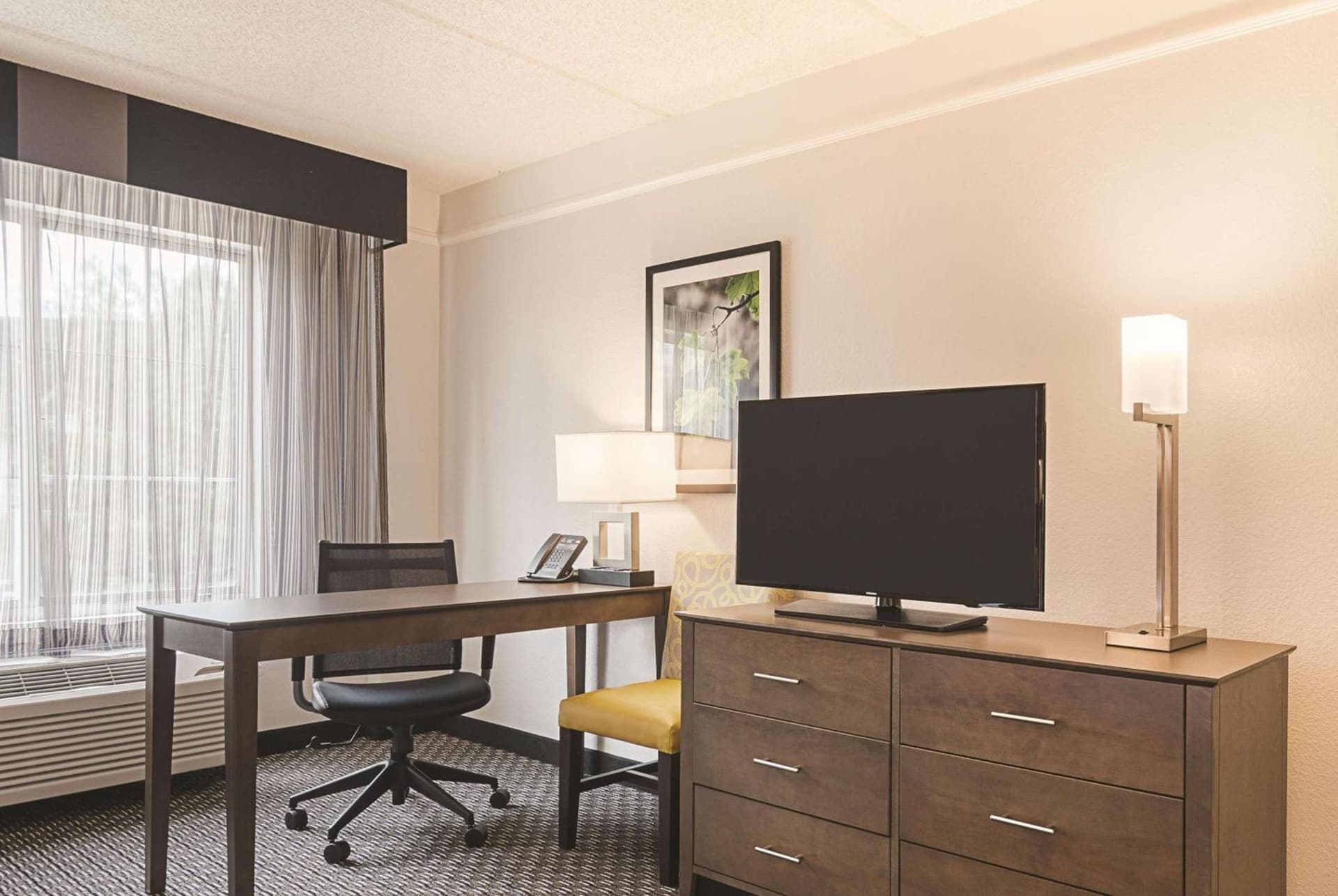 La Quinta Inn and Suites by Wyndham Atlanta Perimeter Medical