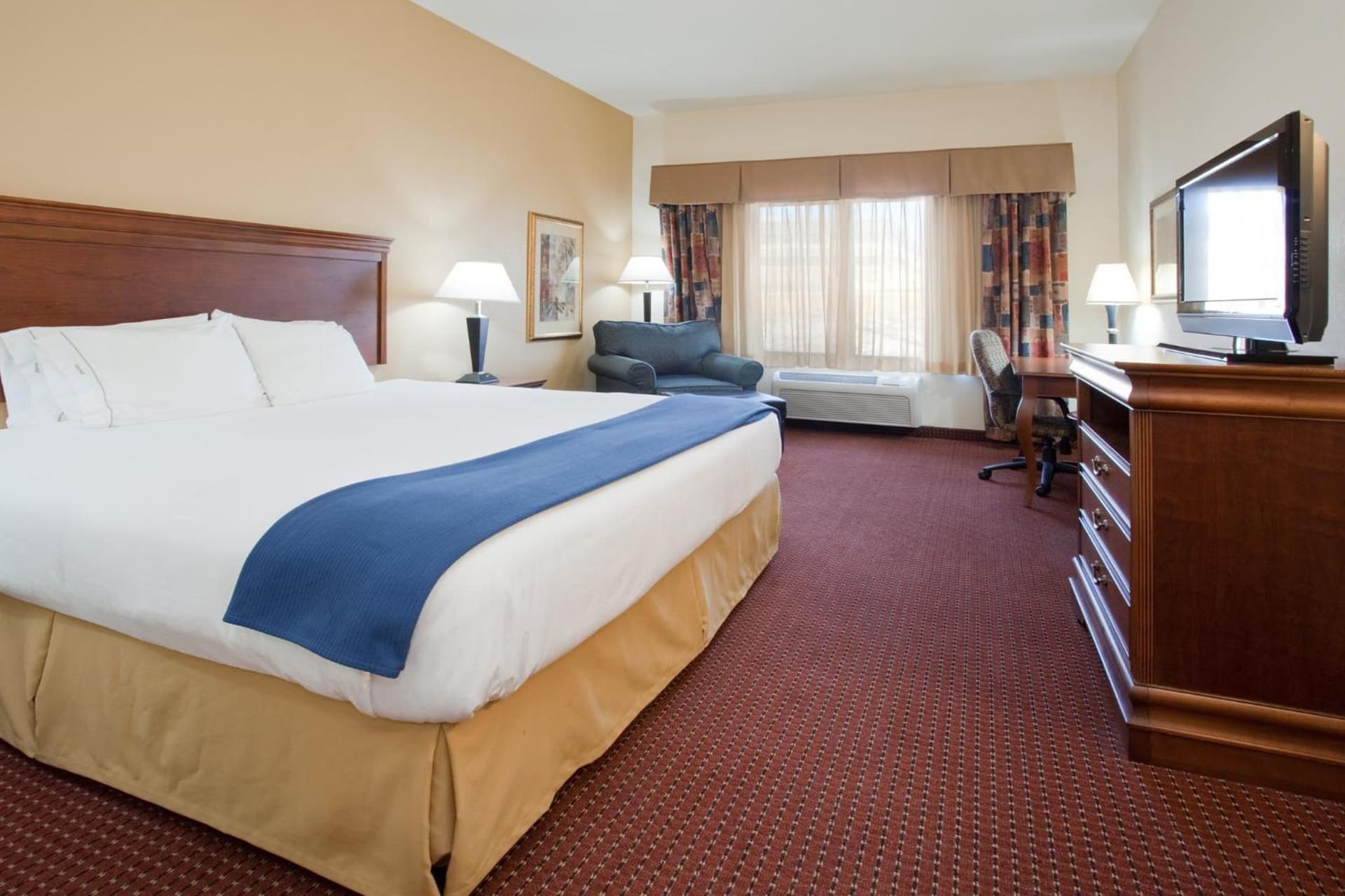 Holiday Inn Express Airport East, an IHG Hotel