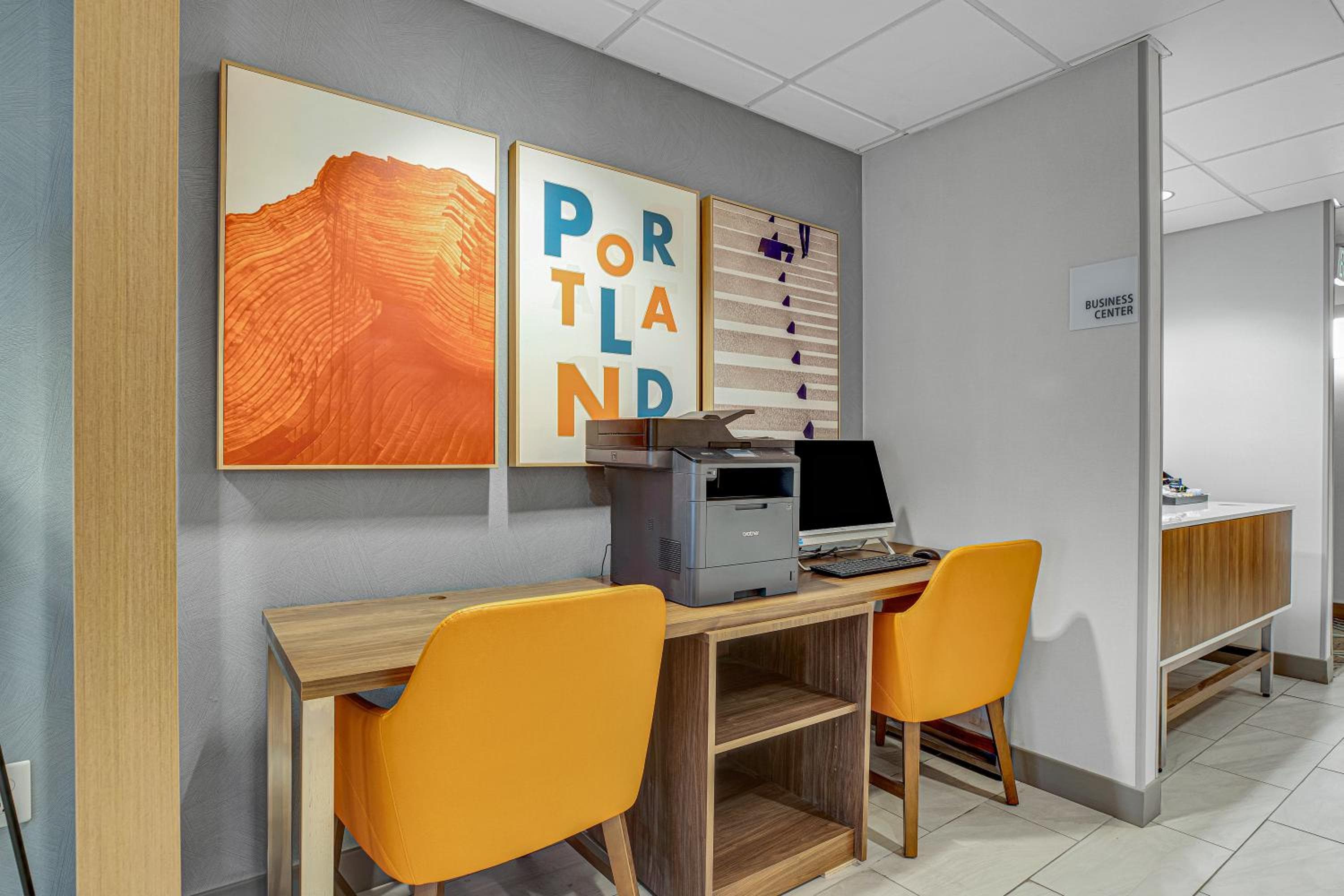 Holiday Inn Express Hotel & Suites Portland - Jantzen Beach, an IHG Hotel