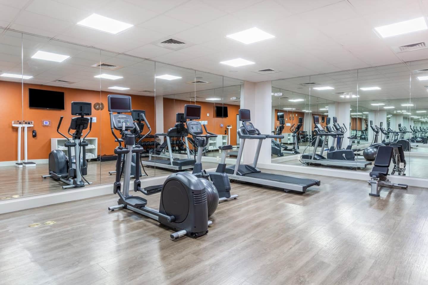 Holiday Inn Express & Suites Kearney by IHG