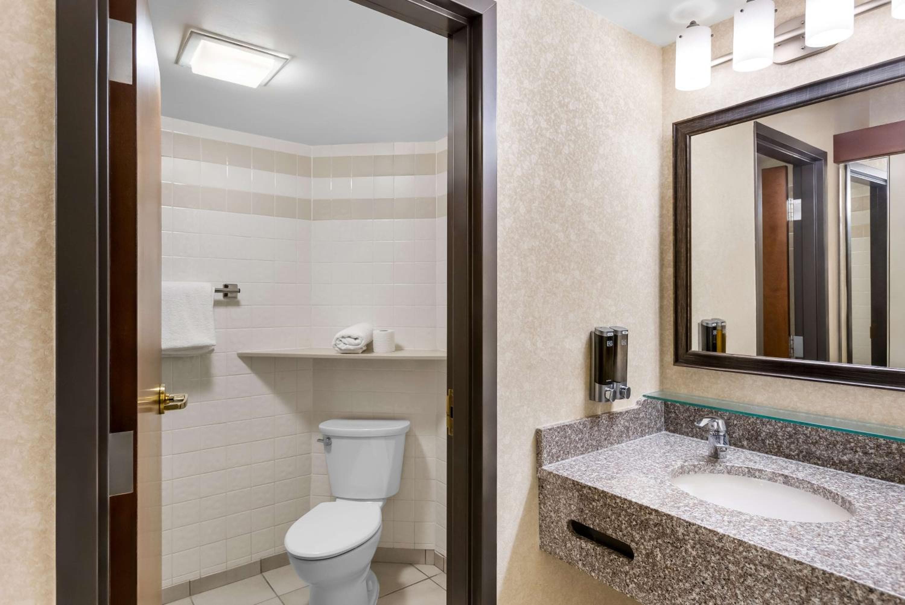 Sonesta Essential Houston Hobby Airport