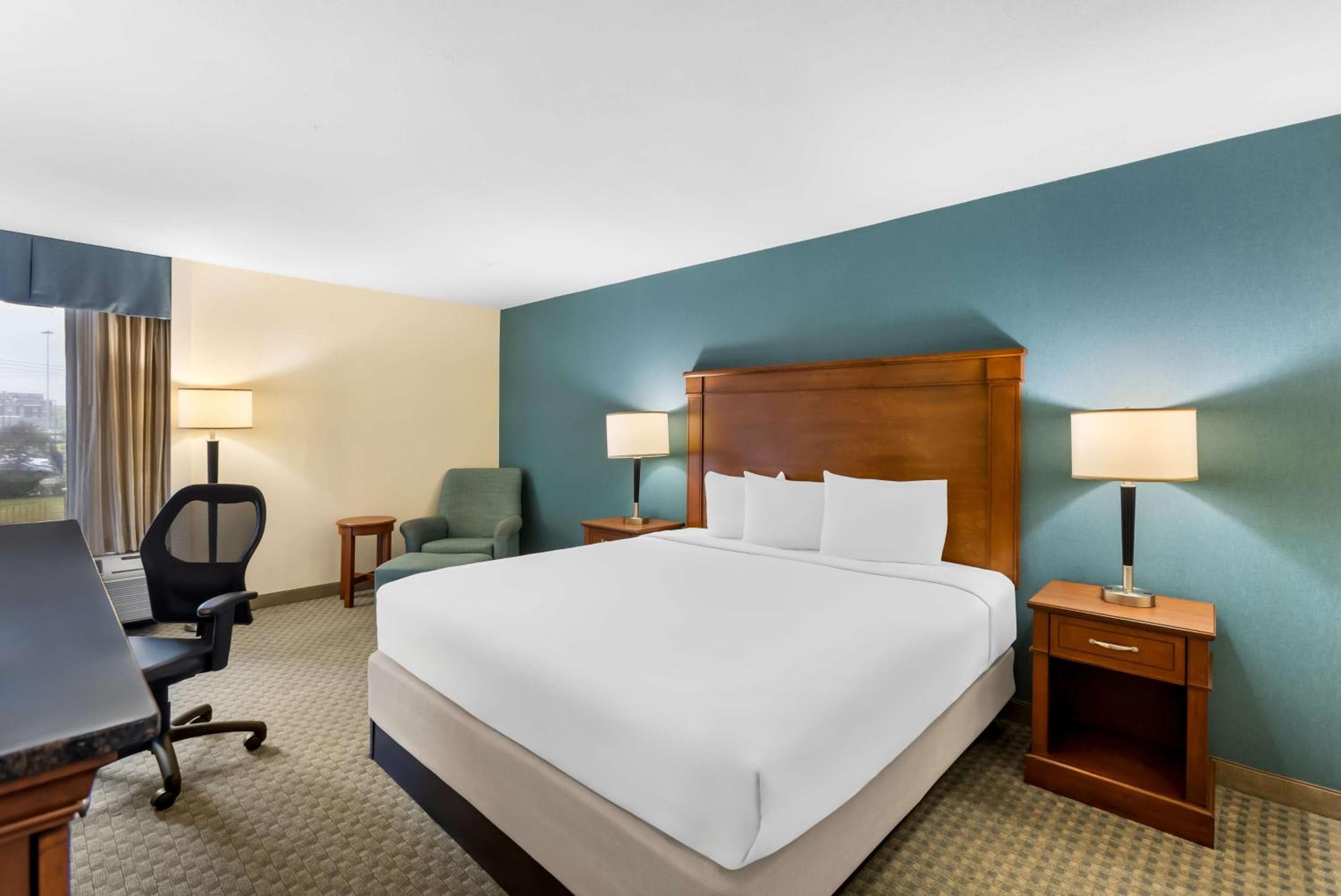 Sonesta Essential Houston Hobby Airport