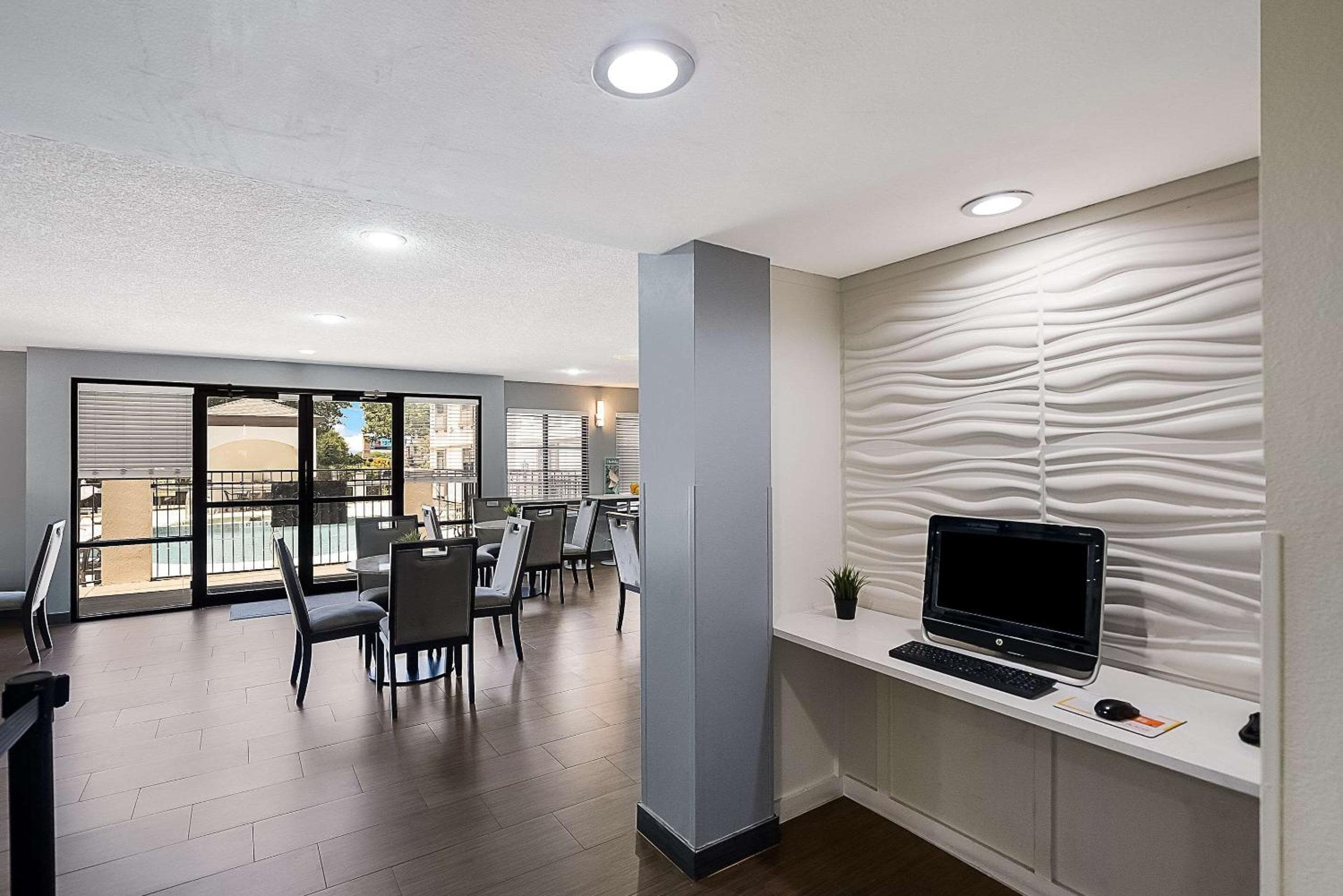 Quality Inn & Suites Irving DFW Airport South