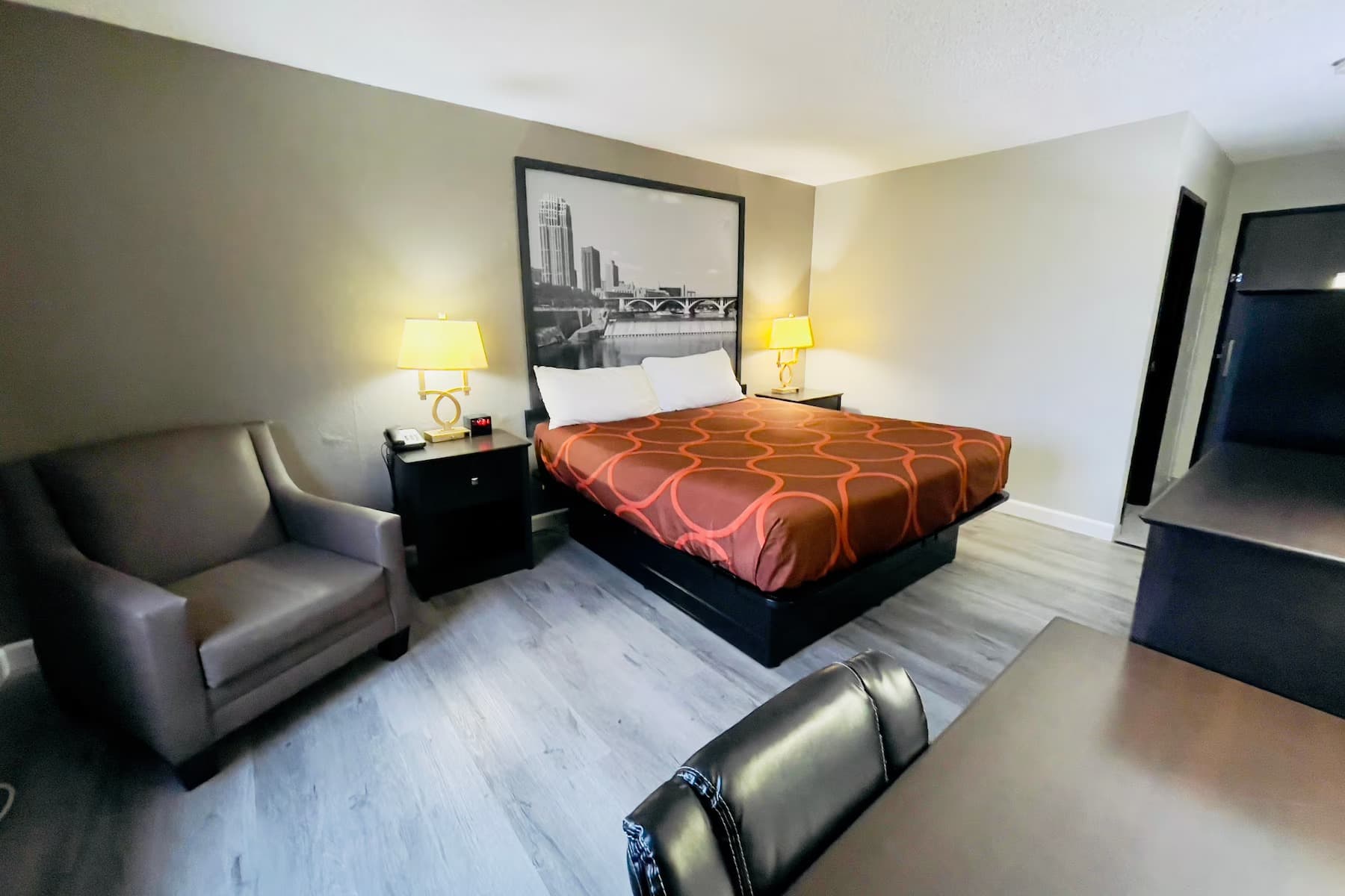 Super 8 by Wyndham Shakopee