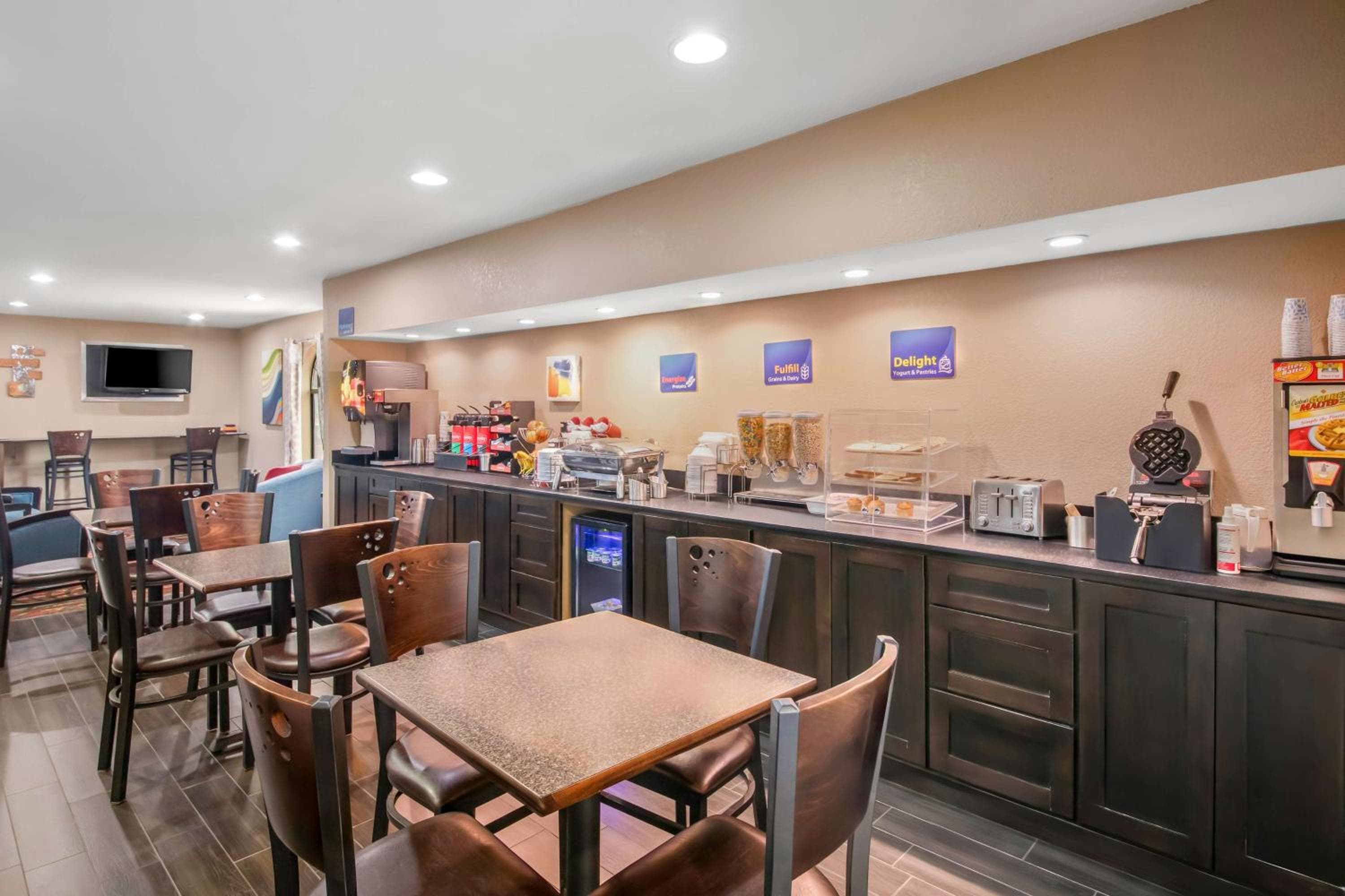 Best Western Cedar Inn