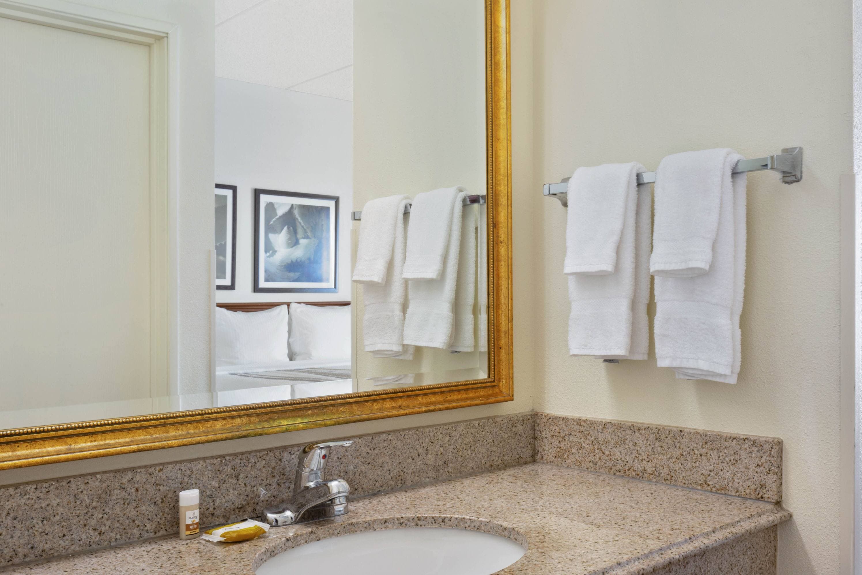 La Quinta Inn & Suites by Wyndham Sawgrass