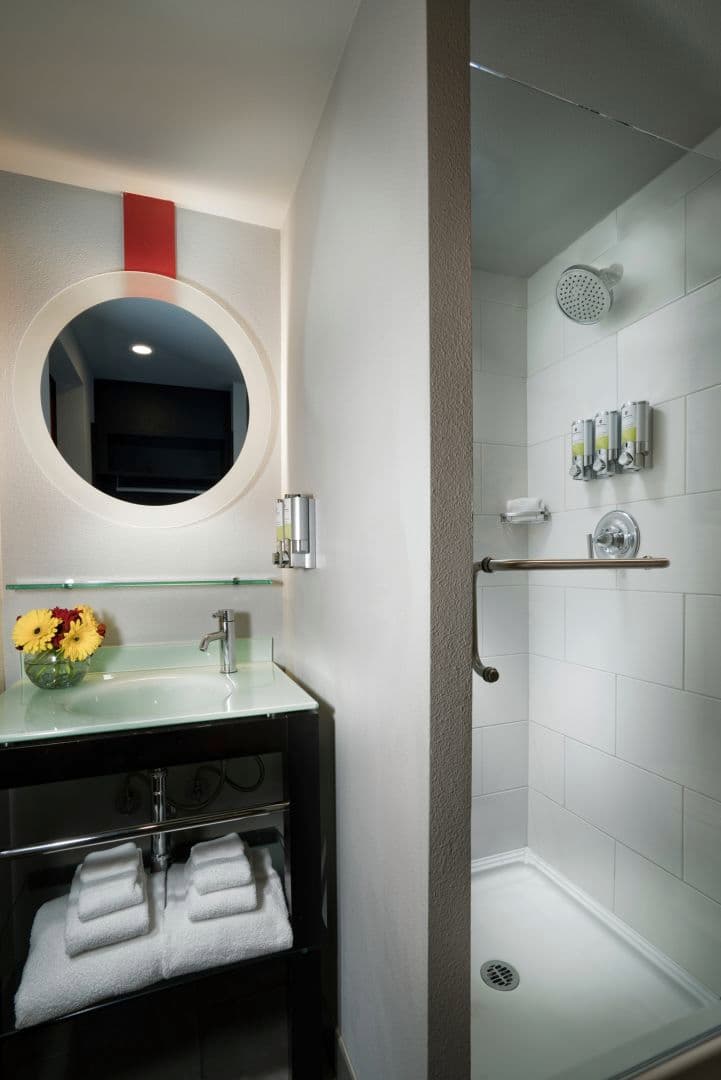 Staypineapple, Hotel FIVE, Downtown Seattle