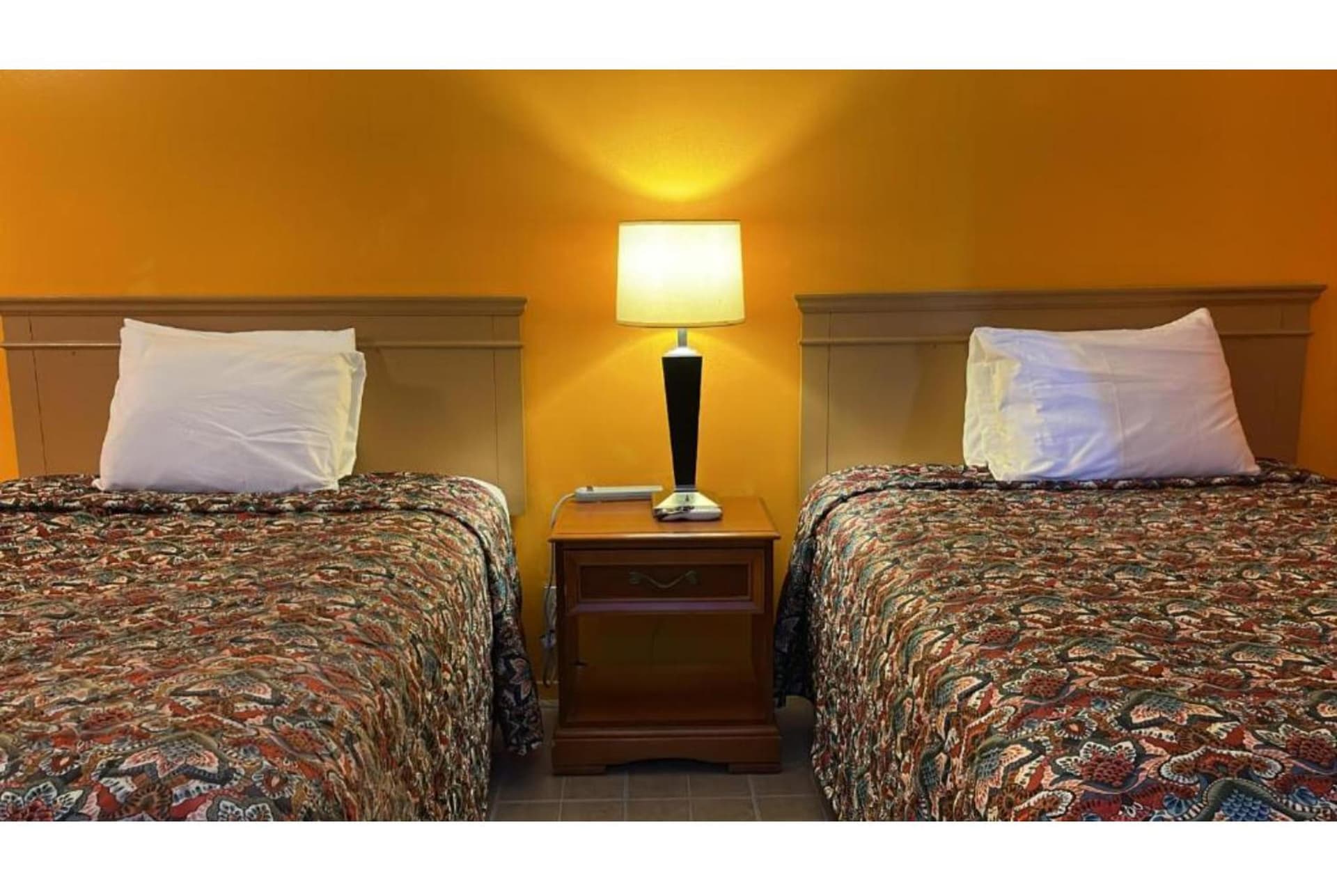 LAKE COUNTRY INN