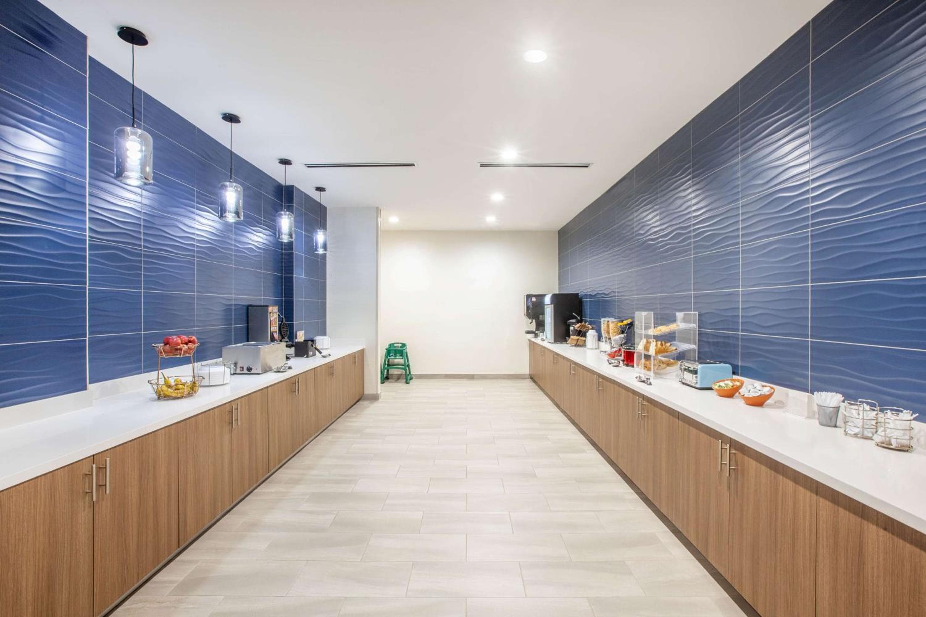 La Quinta Inn & Suites by Wyndham Dallas Duncanville