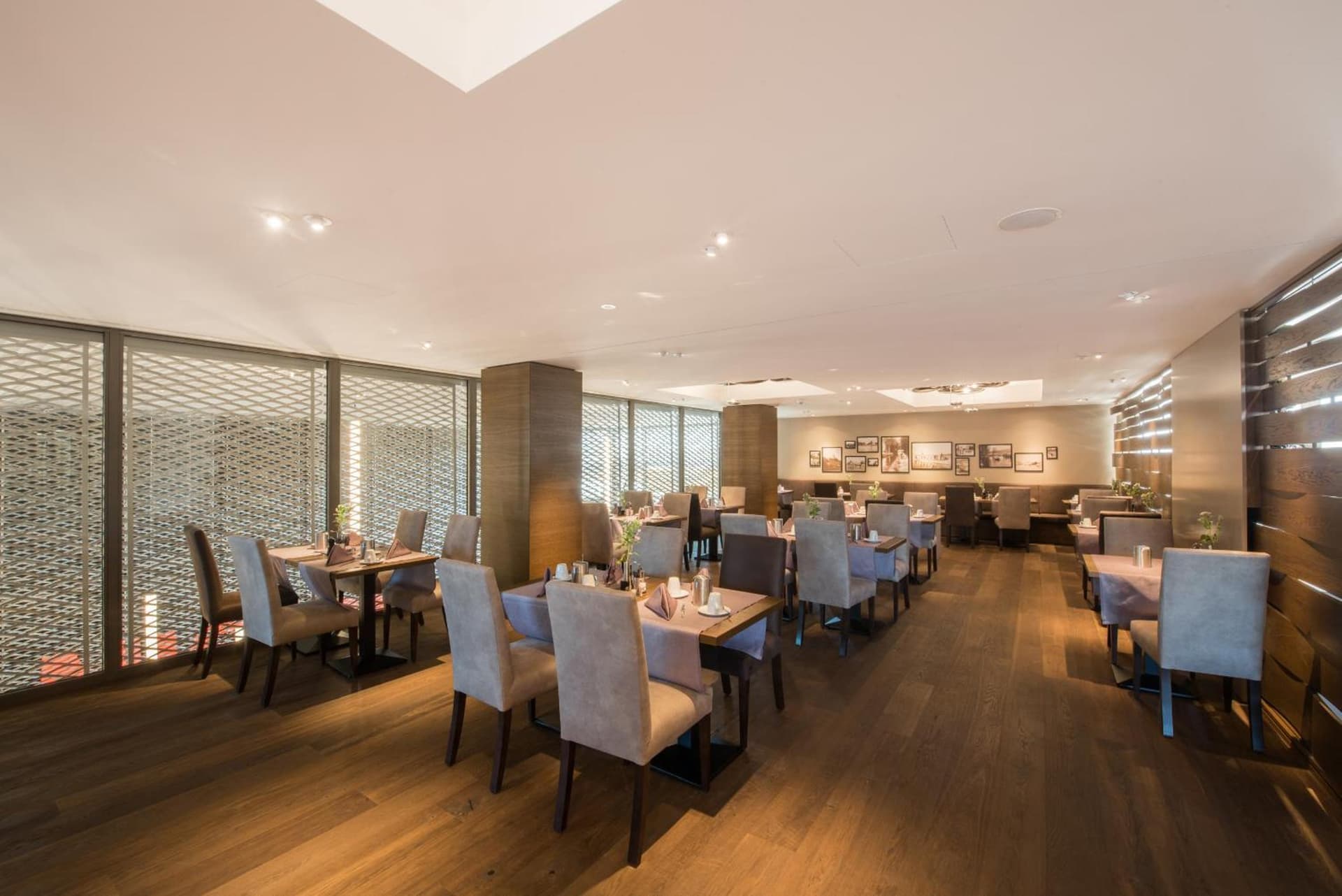 HOTEL illuster - Urban & Local