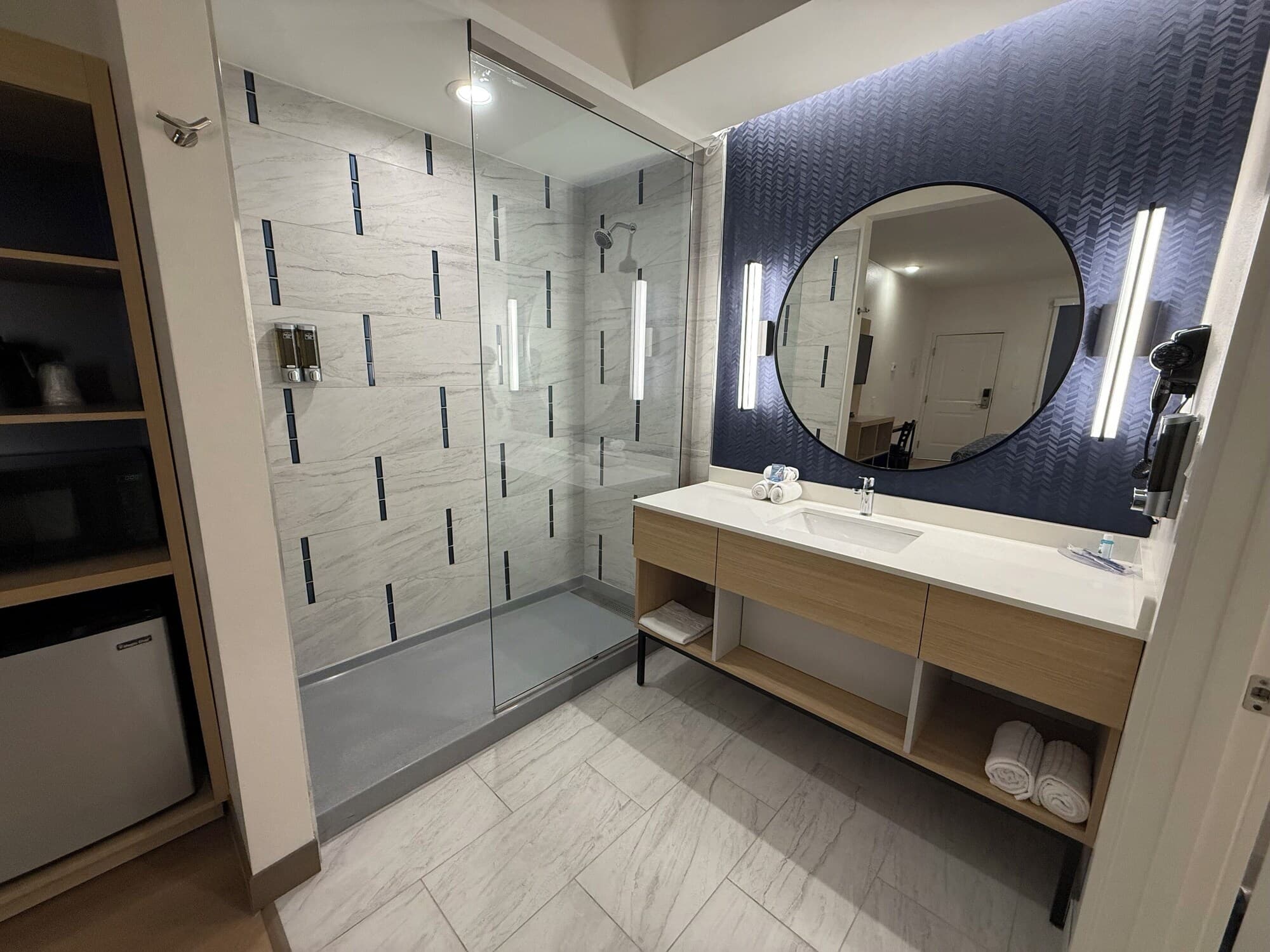 Palace Inn Blue 290 W 43rd & Bingle Rd