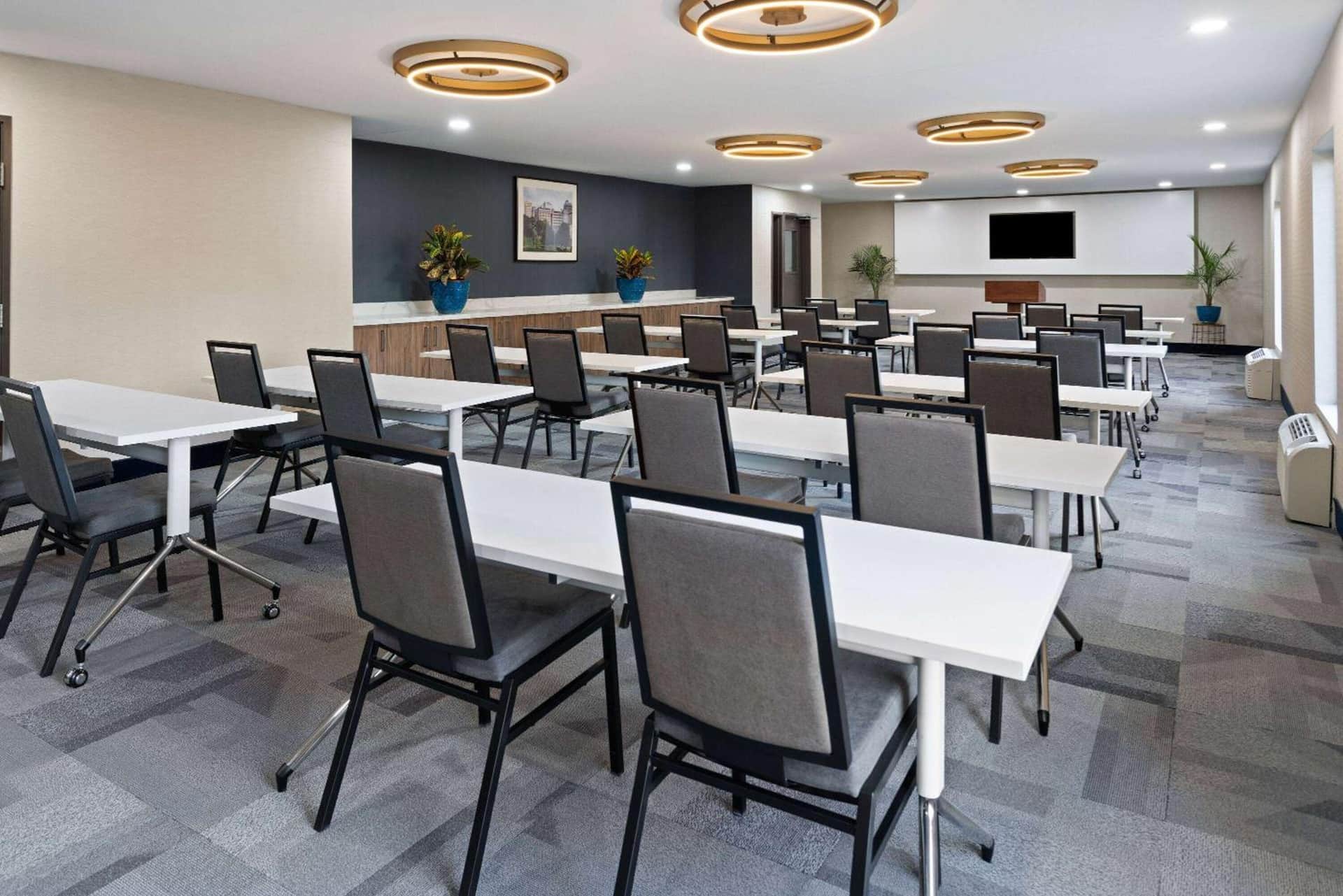 La Quinta Inn & Suites by Wyndham Memphis I-240