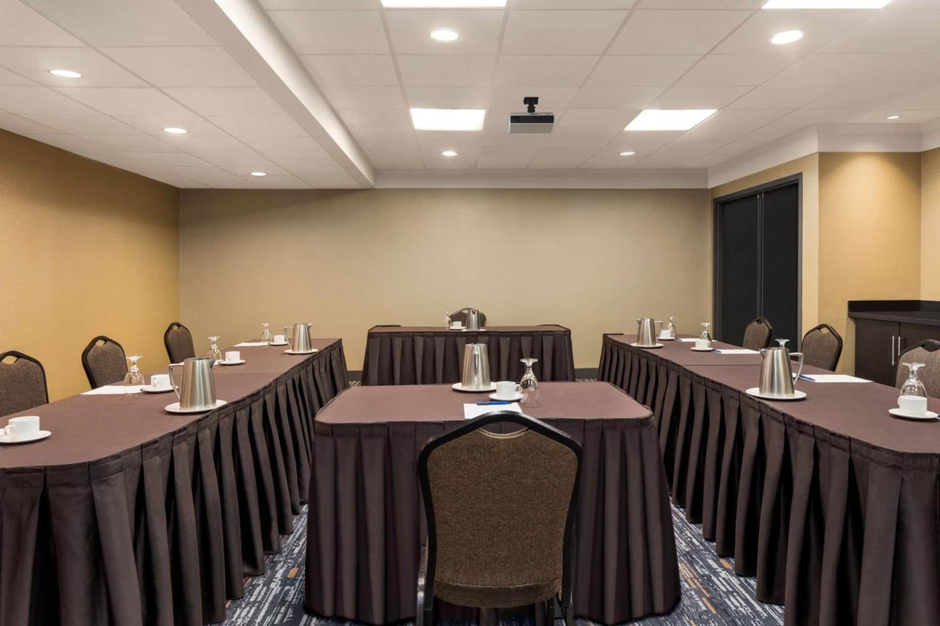 DoubleTree by Hilton Pointe Claire Montreal Airport West
